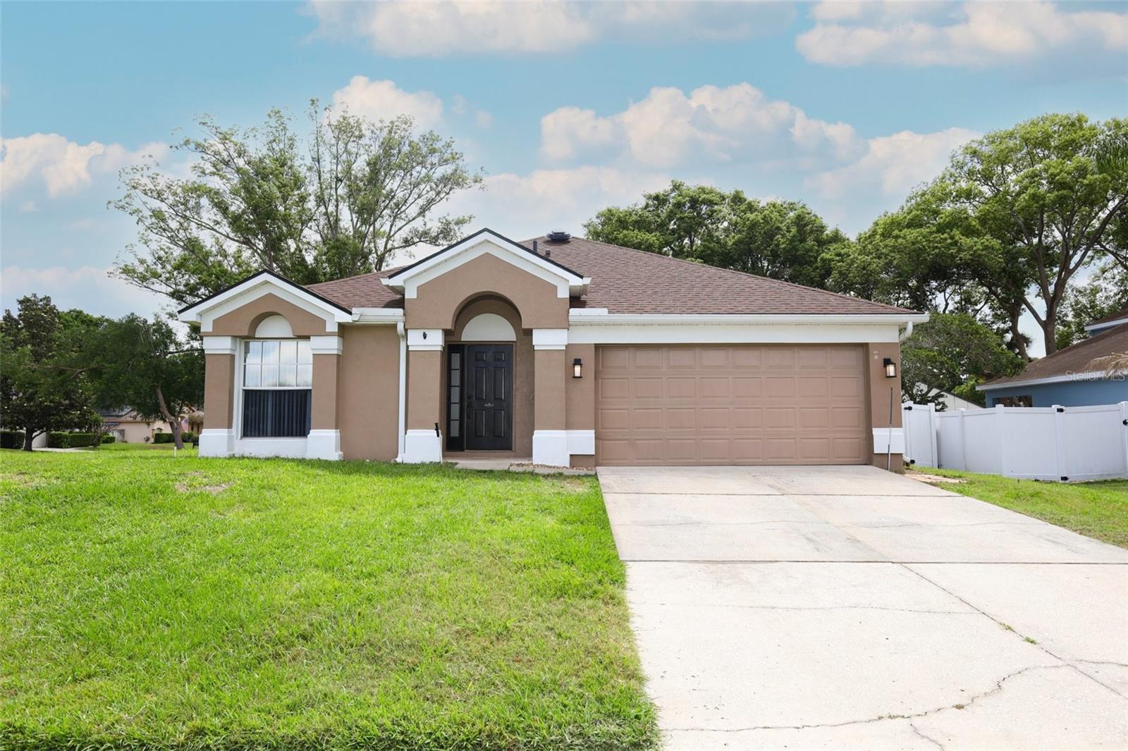 Single Family Residence in APOPKA, FL - Daniel Dourado