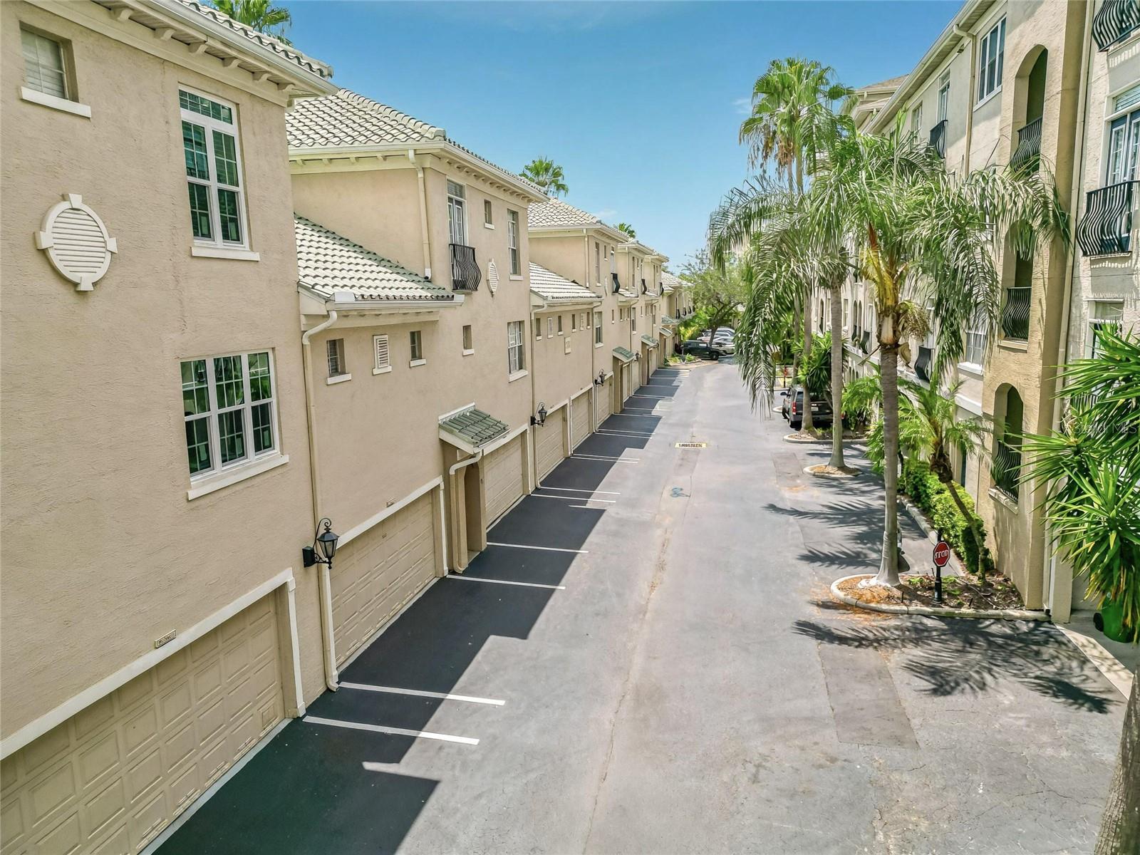 Condominium in TAMPA, FL - Daniel Dourado