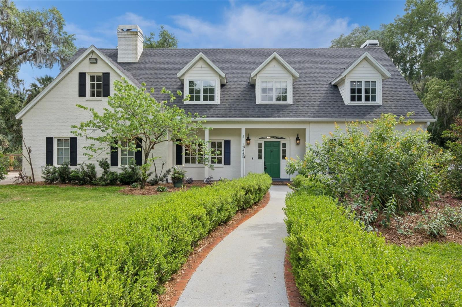 Single Family Residence in MOUNT DORA, FL - Daniel Dourado