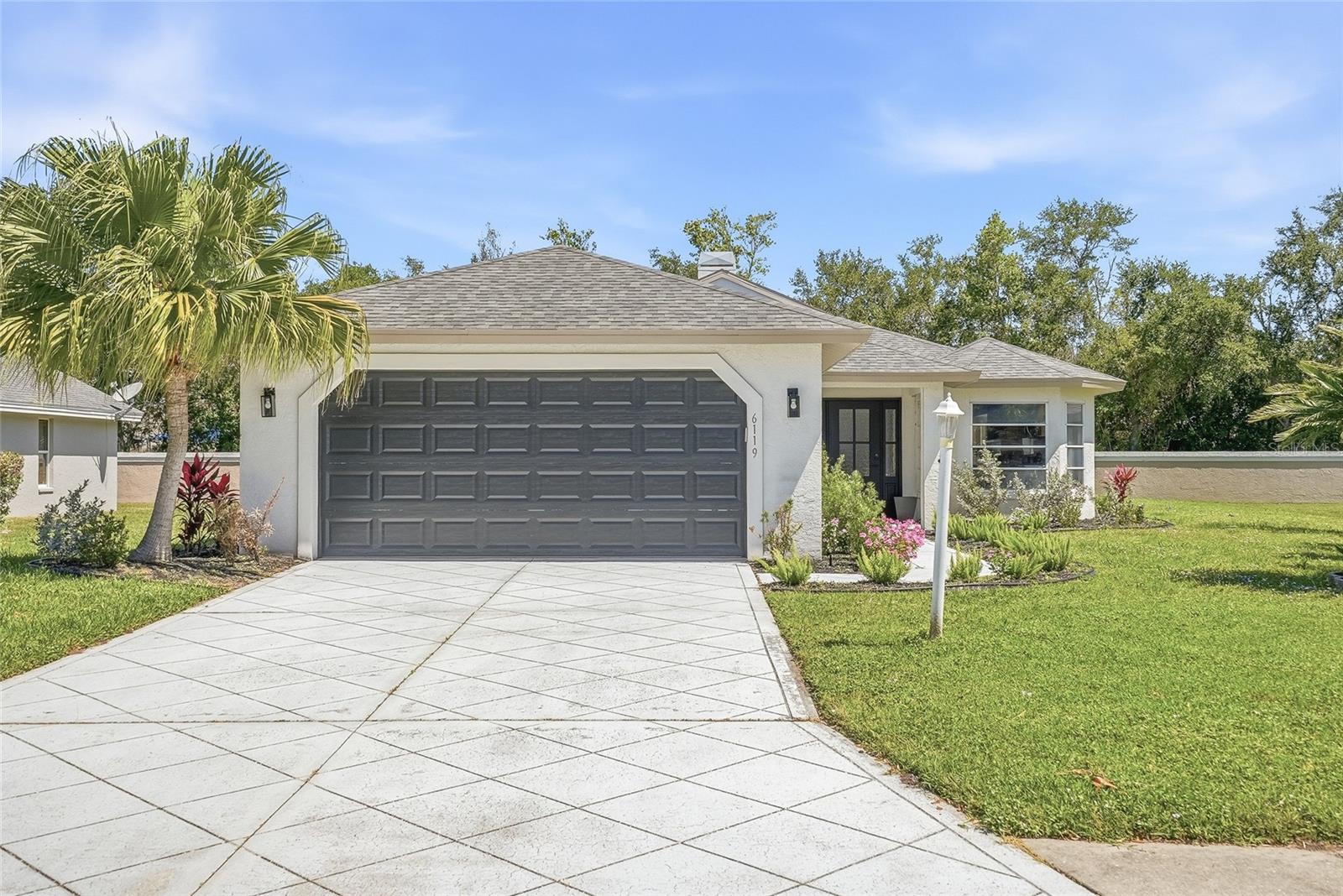 Single Family Residence in BRADENTON, FL - Daniel Dourado