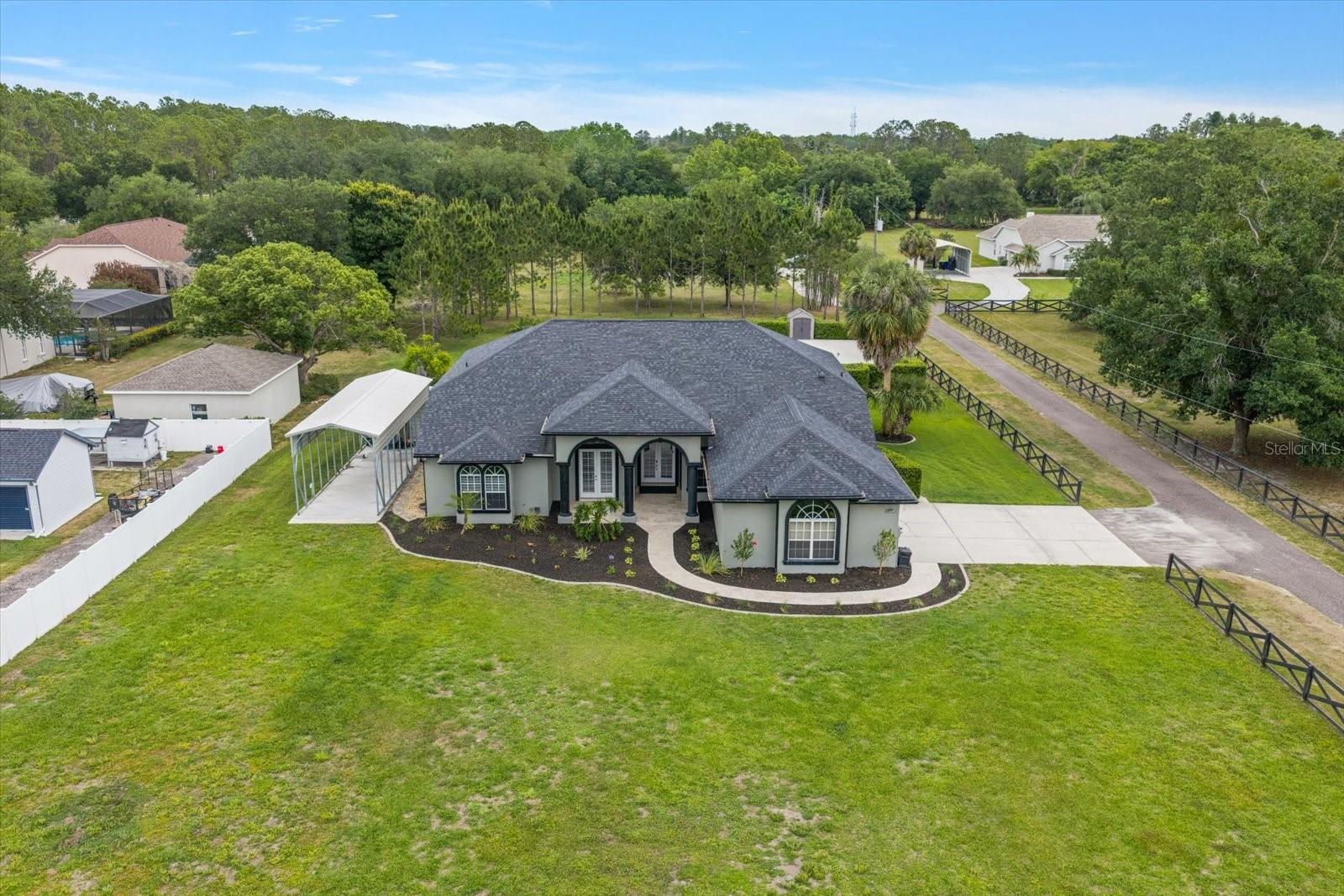 Single Family Residence in LUTZ, FL - Daniel Dourado