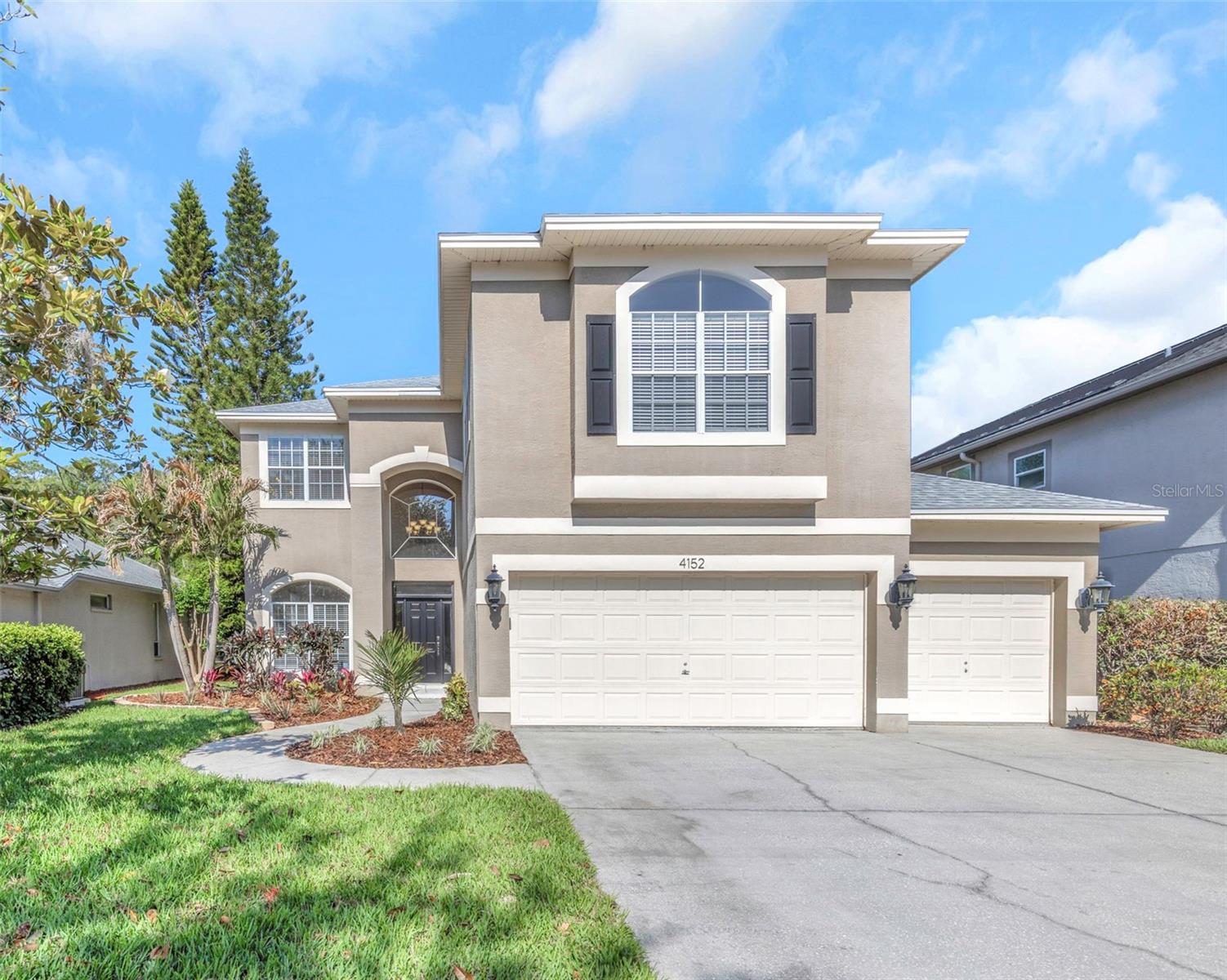 Single Family Residence in PALM HARBOR, FL - Daniel Dourado