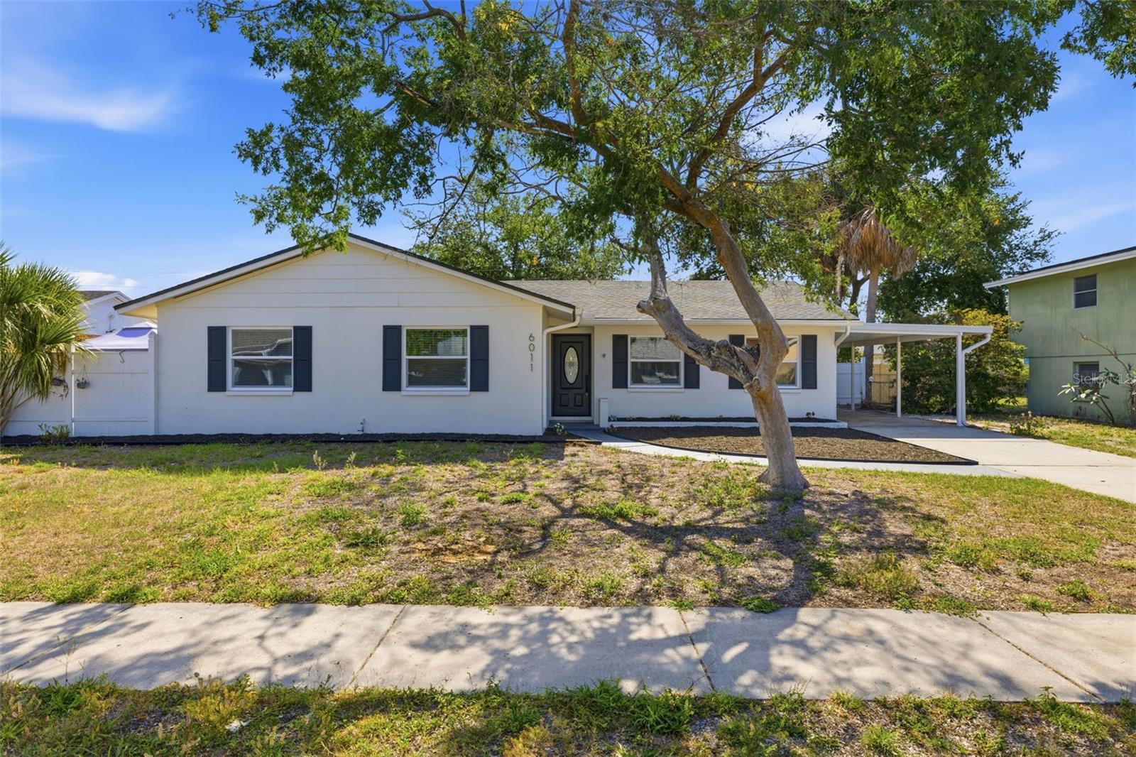 Single Family Residence in TAMPA, FL - Daniel Dourado