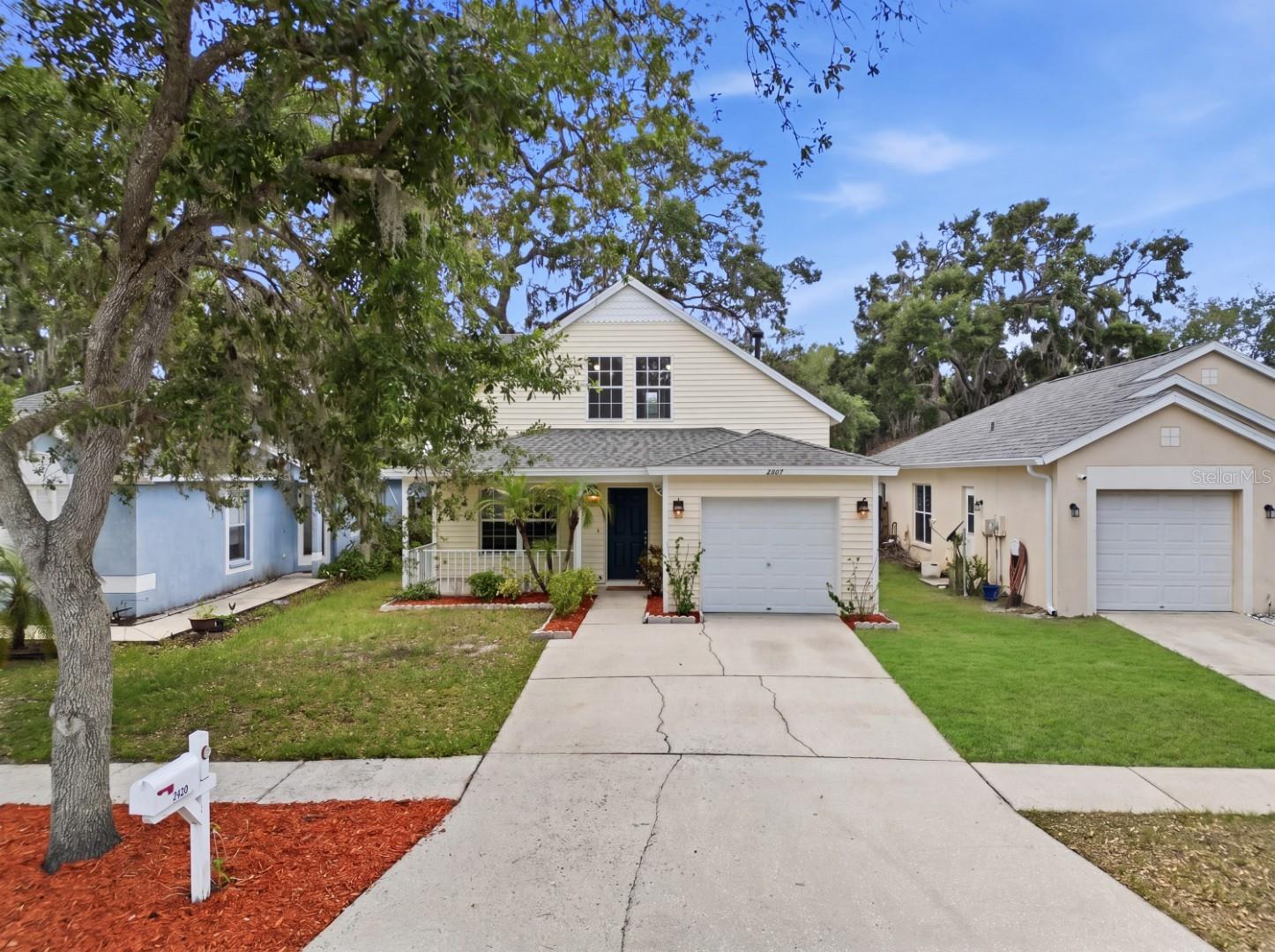 Single Family Residence in LUTZ, FL - Daniel Dourado