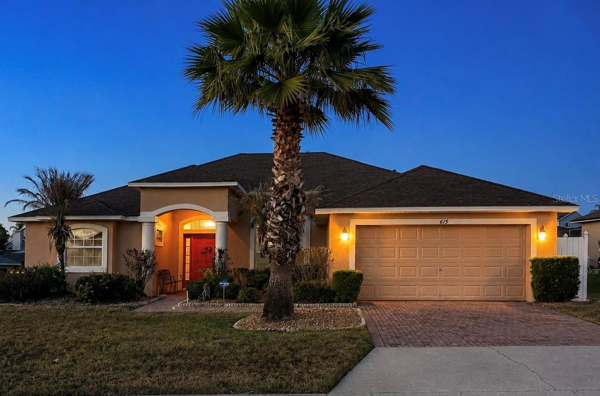 Single Family Residence in DAVENPORT, FL - Daniel Dourado