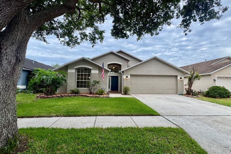 Single Family Residence in RIVERVIEW, FL - Daniel Dourado