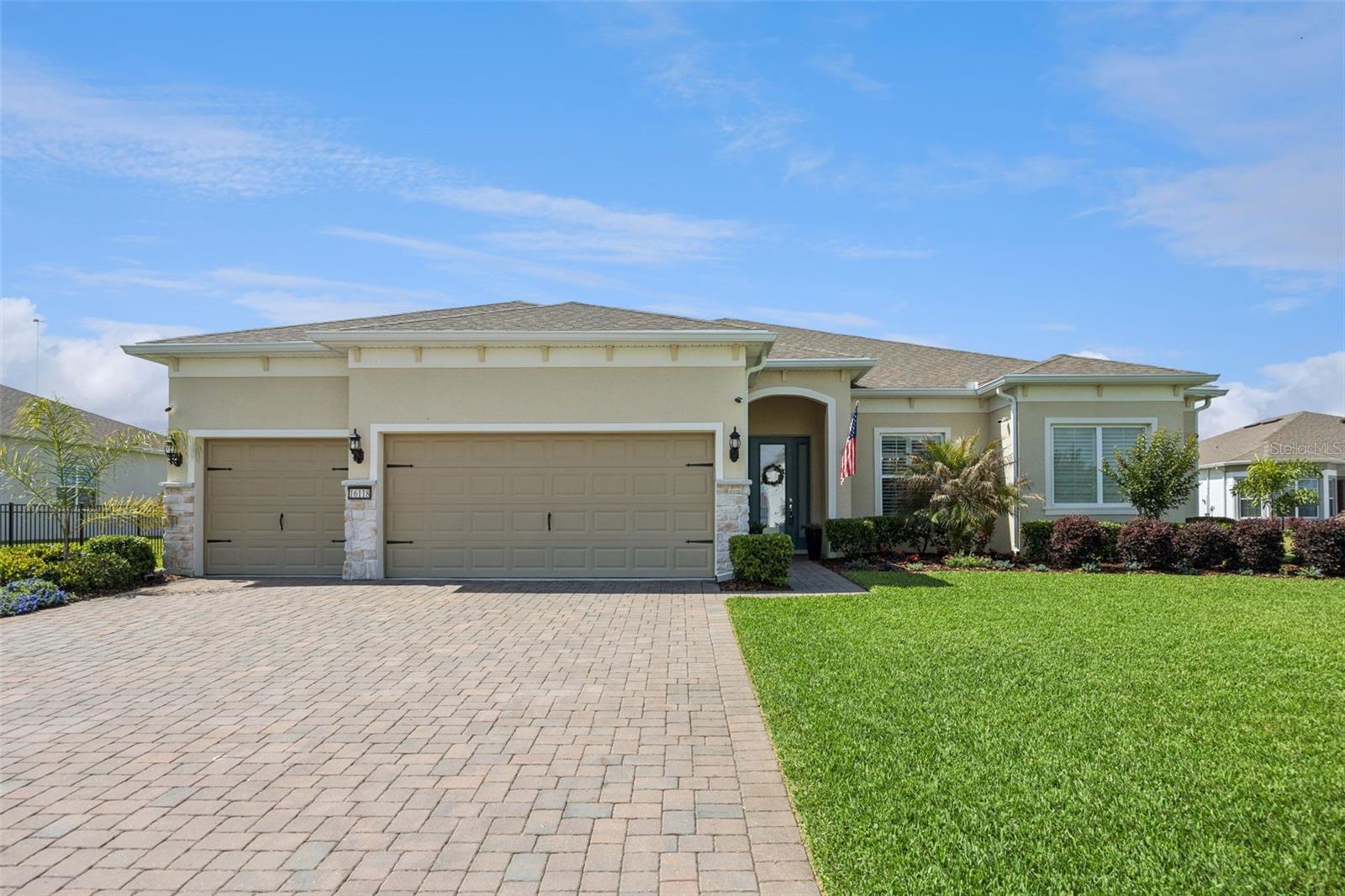 Single Family Residence in ORLANDO, FL - Daniel Dourado