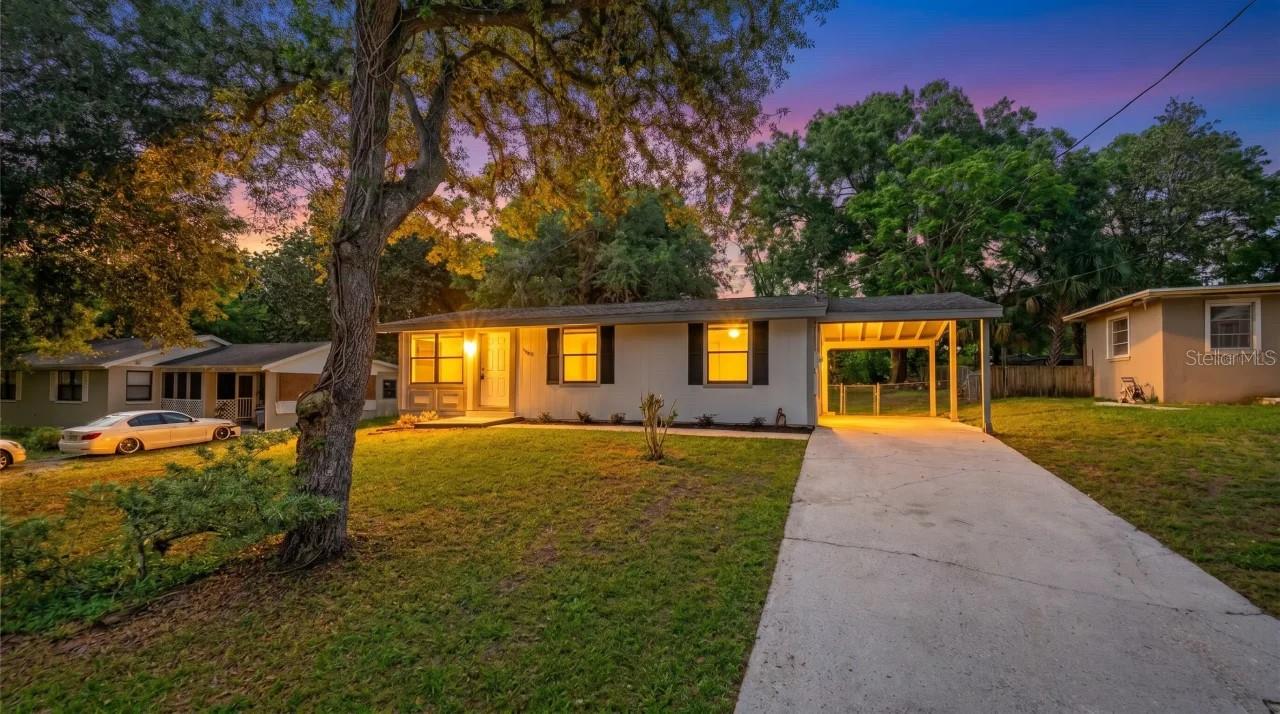 Single Family Residence in DEBARY, FL - Daniel Dourado