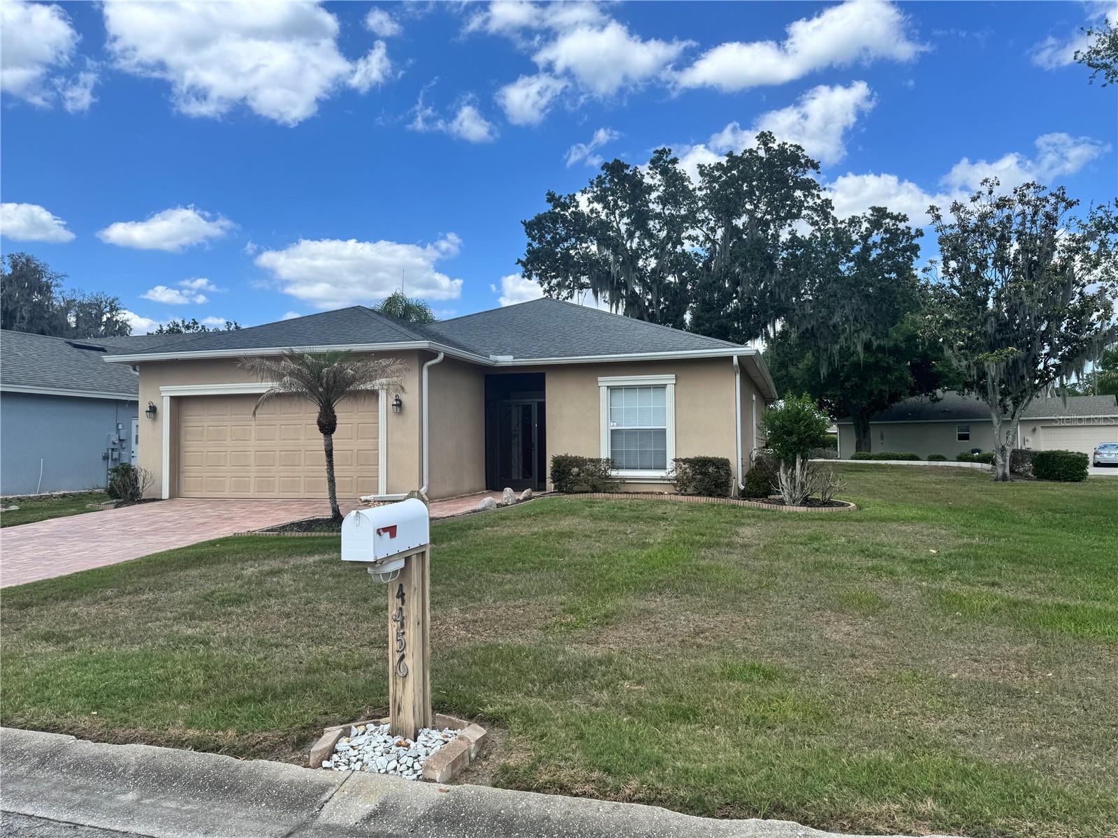 Single Family Residence in MULBERRY, FL - Daniel Dourado