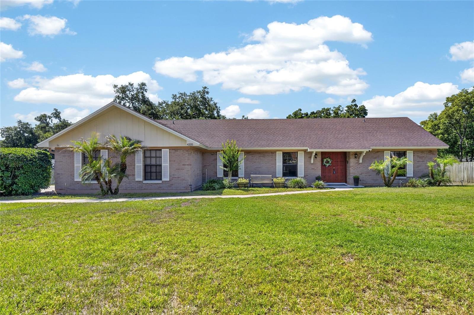 Single Family Residence in VALRICO, FL - Daniel Dourado