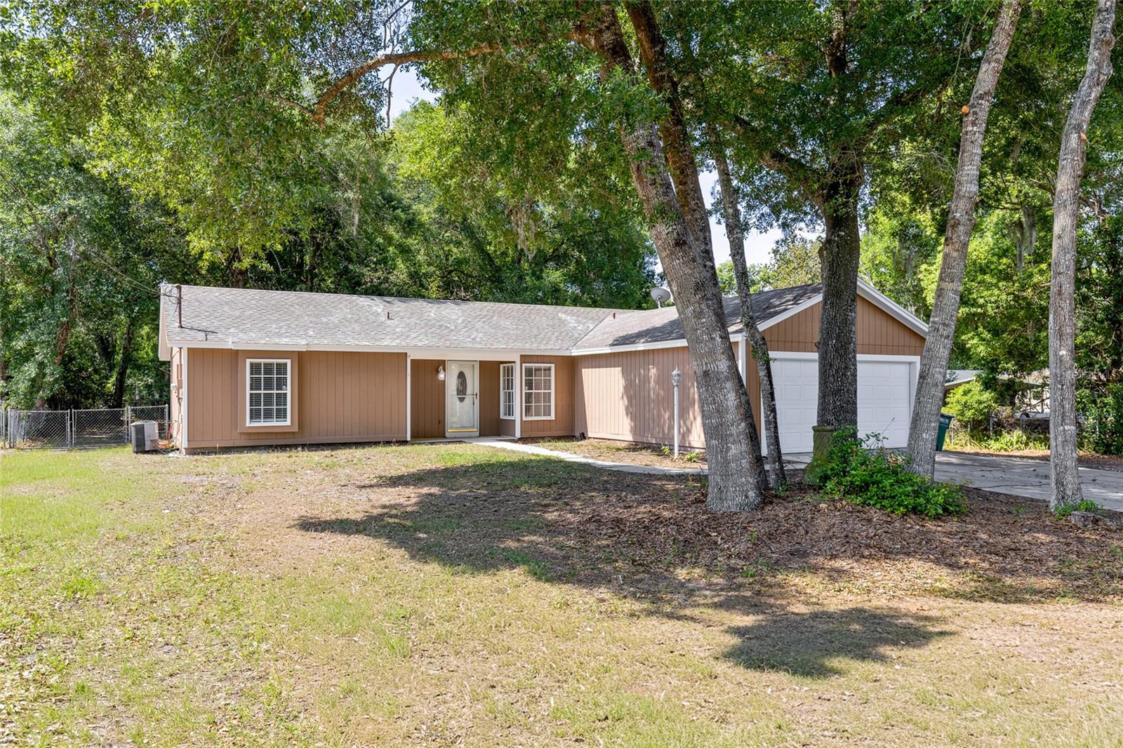 Single Family Residence in DEBARY, FL - Daniel Dourado