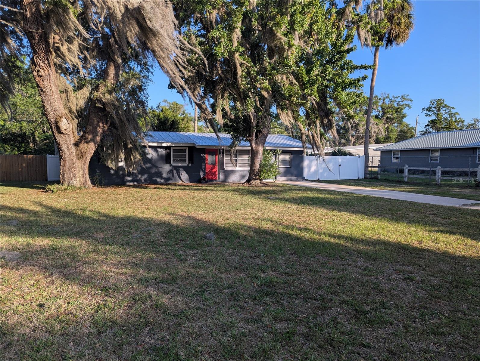 Single Family Residence in INGLIS, FL - Daniel Dourado