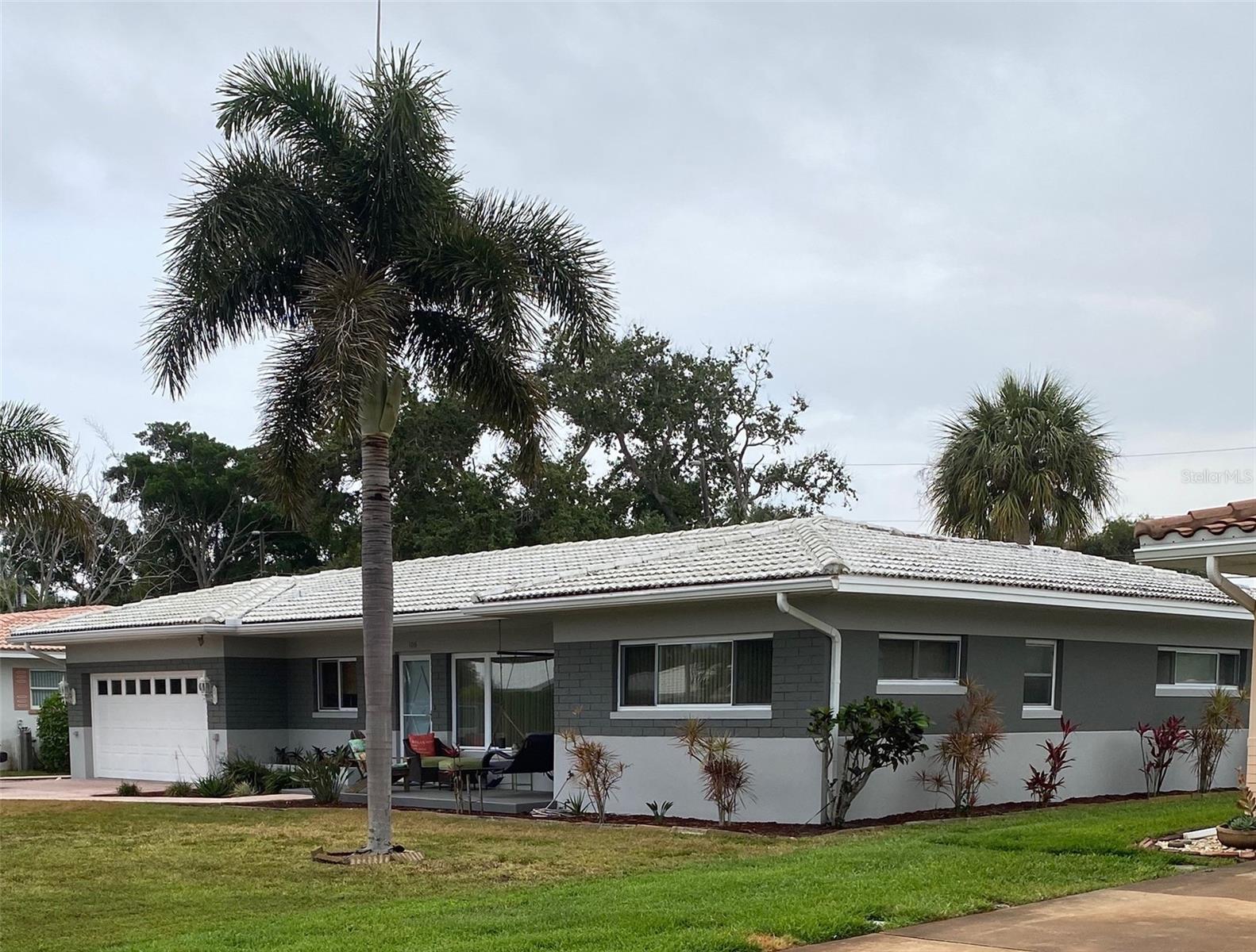 Single Family Residence in BELLEAIR BEACH, FL - Daniel Dourado