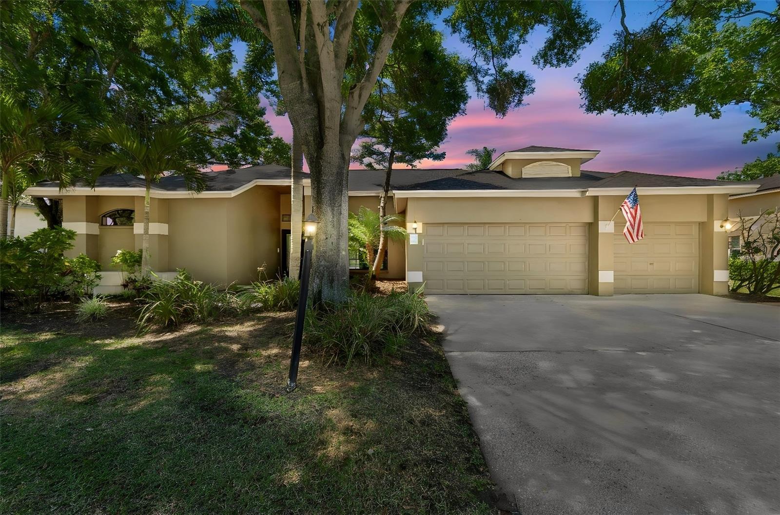 Single Family Residence in PALM HARBOR, FL - Daniel Dourado