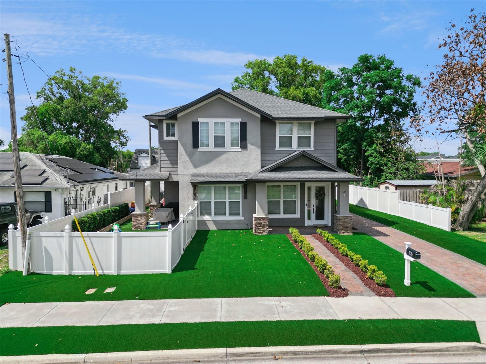 Single Family Residence in ORLANDO, FL - Daniel Dourado