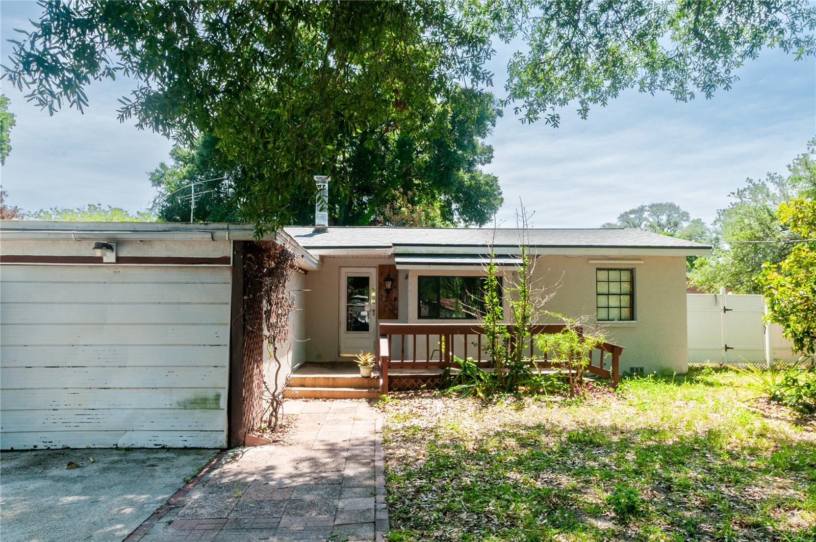 Single Family Residence in TAMPA, FL - Daniel Dourado