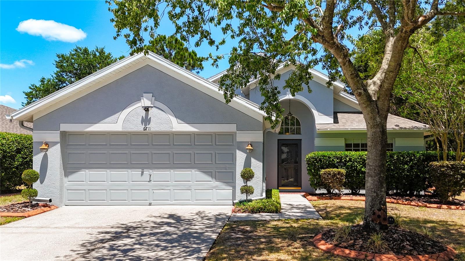 Single Family Residence in APOLLO BEACH, FL - Daniel Dourado