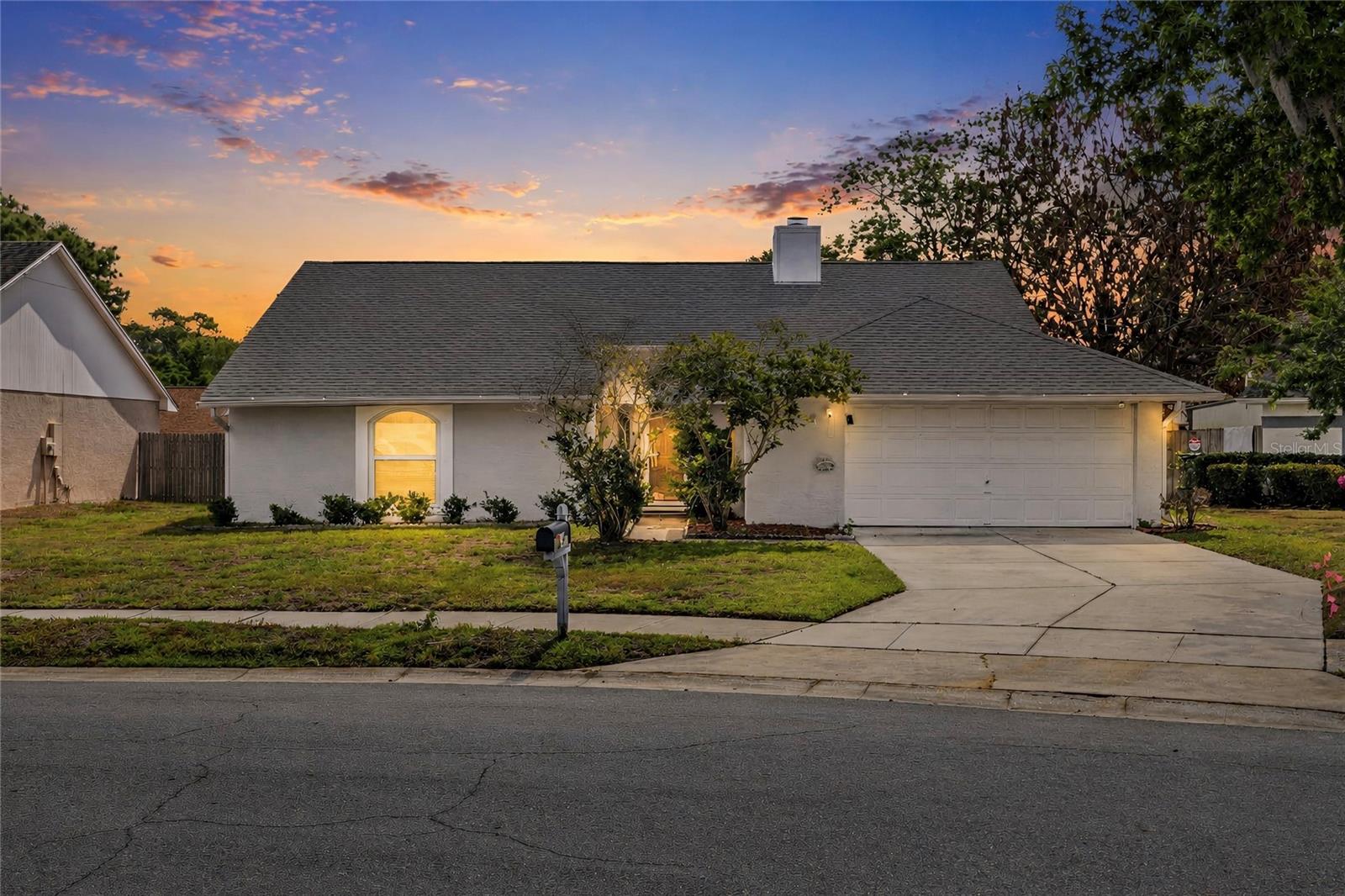 Single Family Residence in OVIEDO, FL - Daniel Dourado