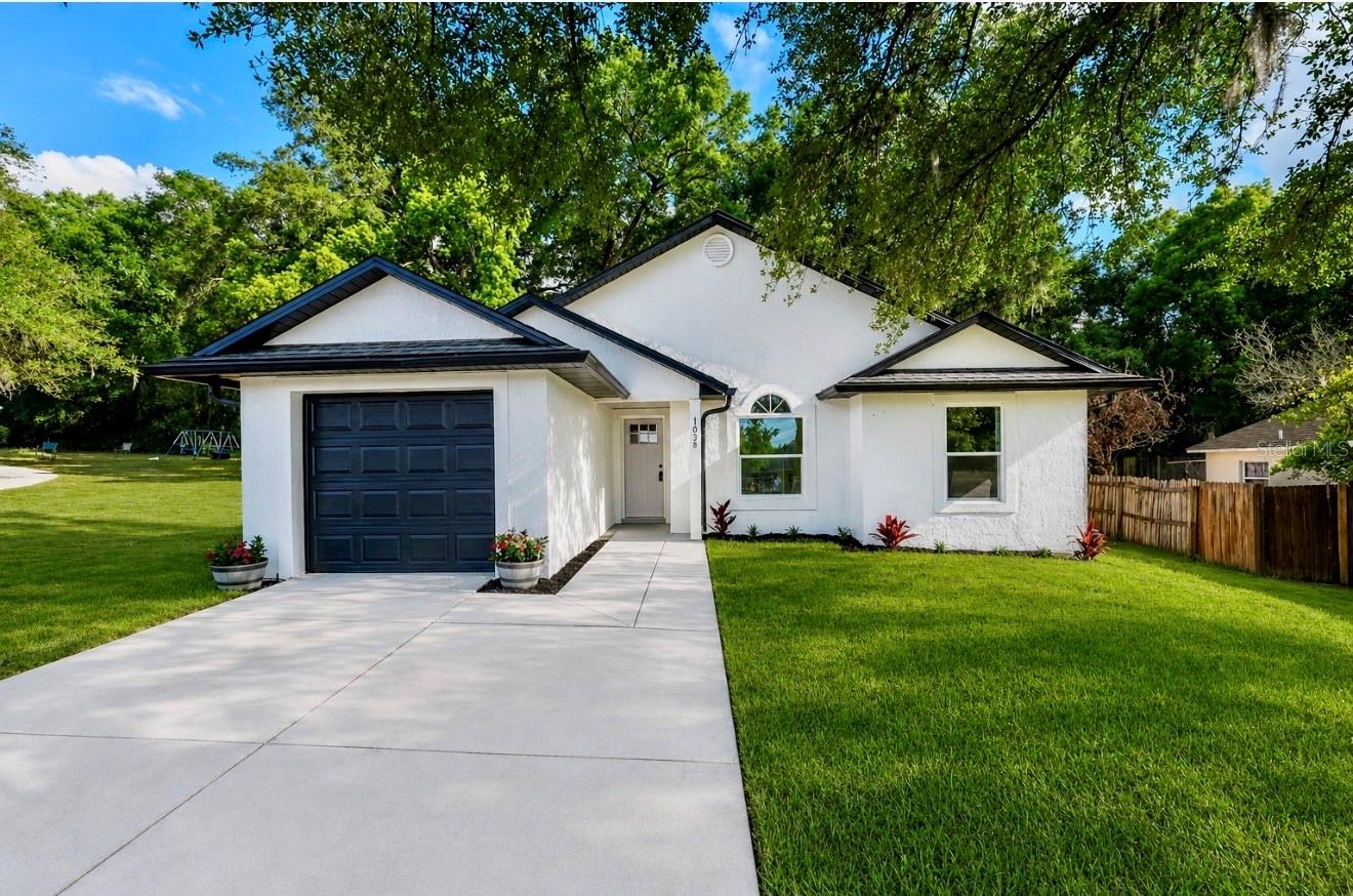 Single Family Residence in APOPKA, FL - Daniel Dourado