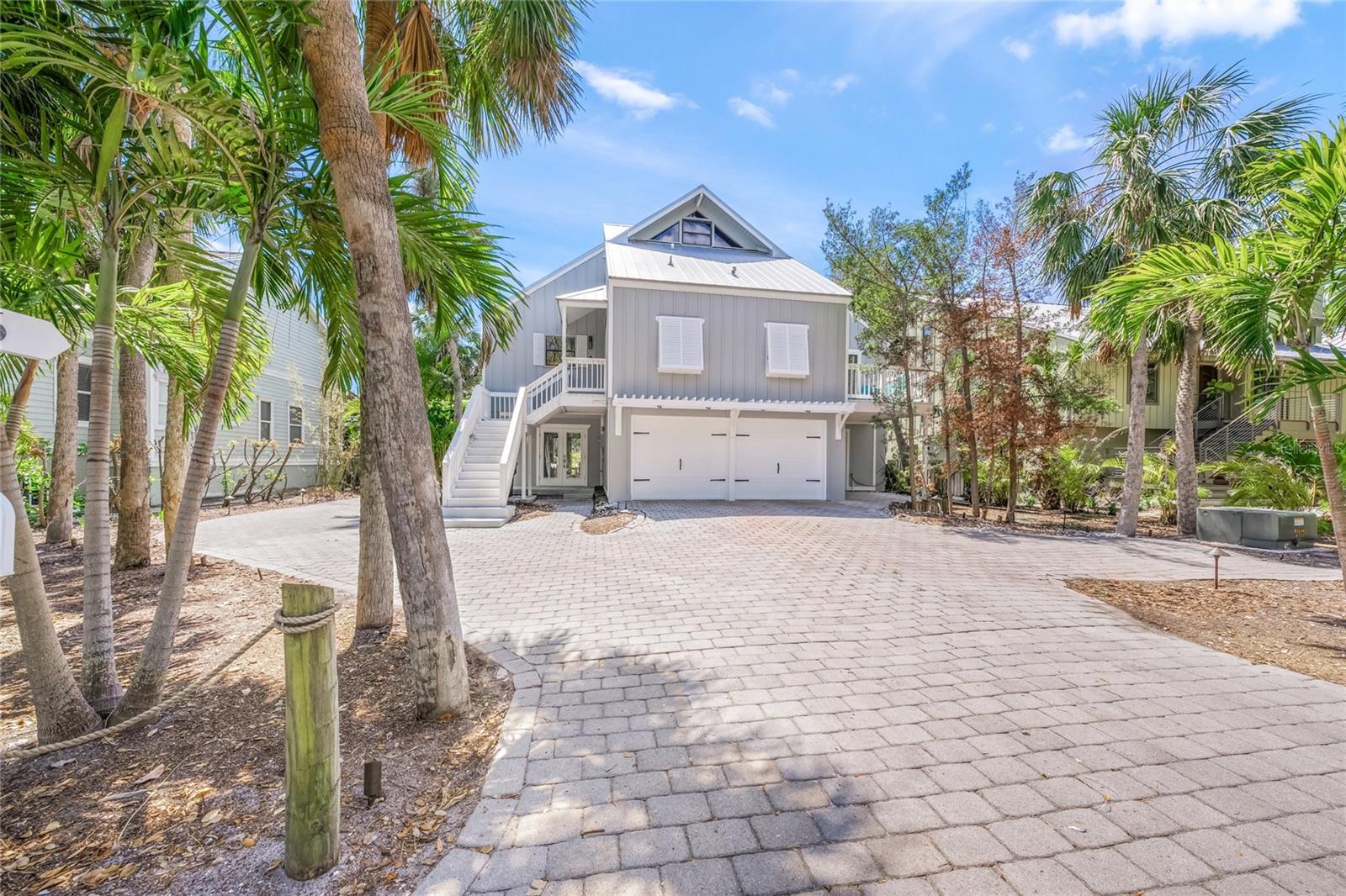 Single Family Residence in SARASOTA, FL - Daniel Dourado