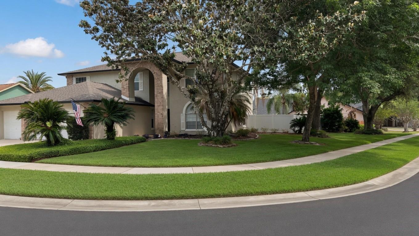 Single Family Residence in OVIEDO, FL - Daniel Dourado