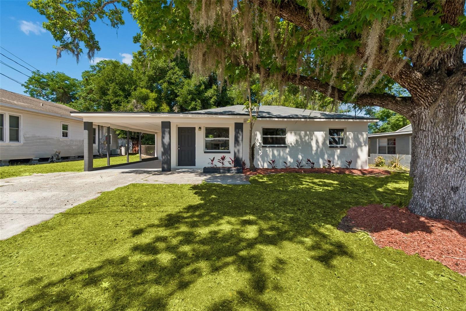 Single Family Residence in TAMPA, FL - Daniel Dourado