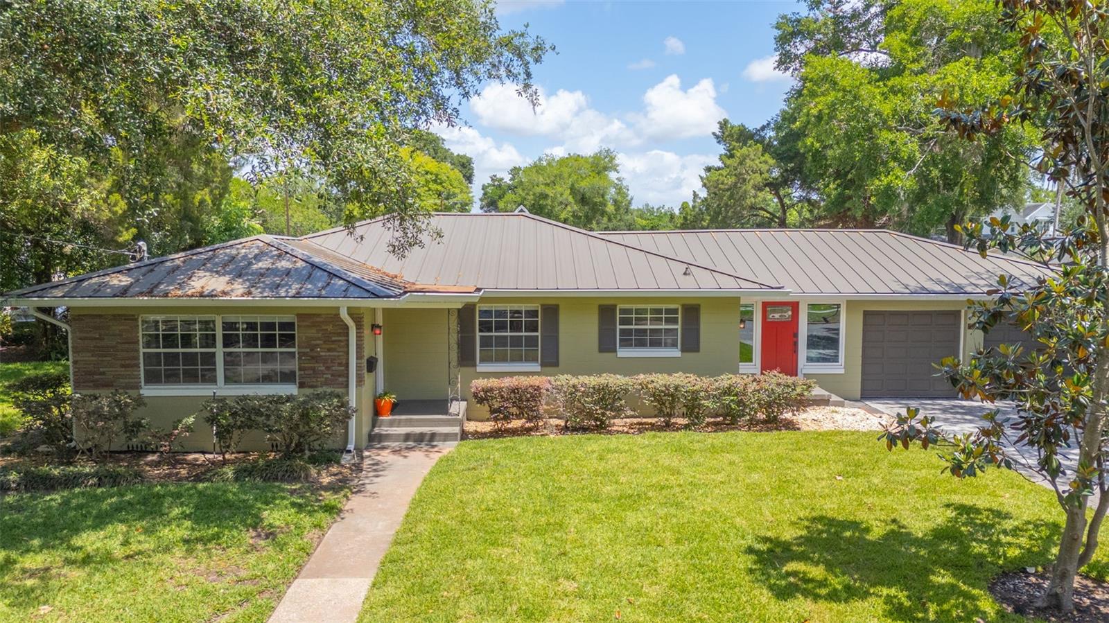 Single Family Residence in WINTER PARK, FL - Daniel Dourado