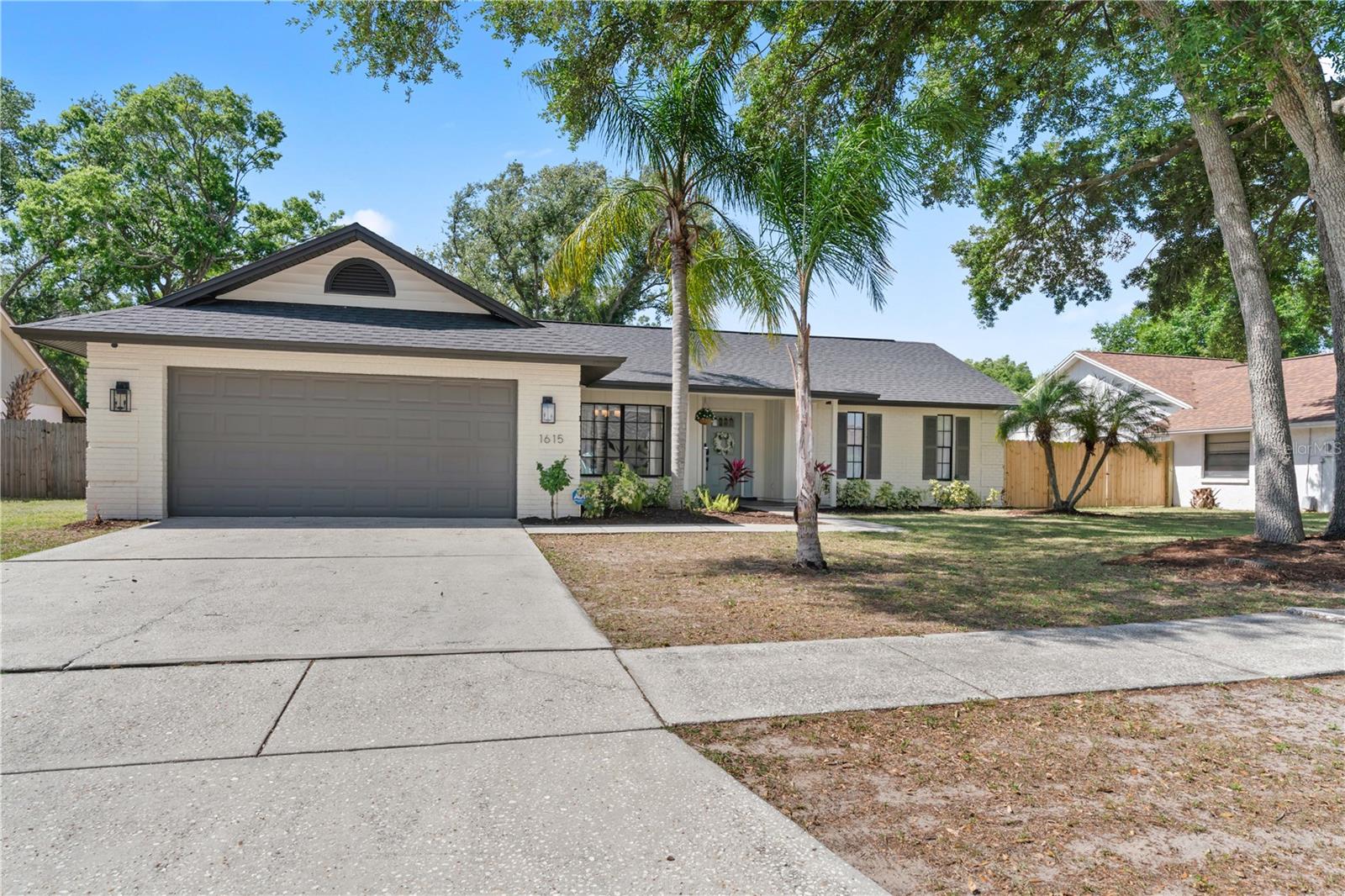 Single Family Residence in BRANDON, FL - Daniel Dourado