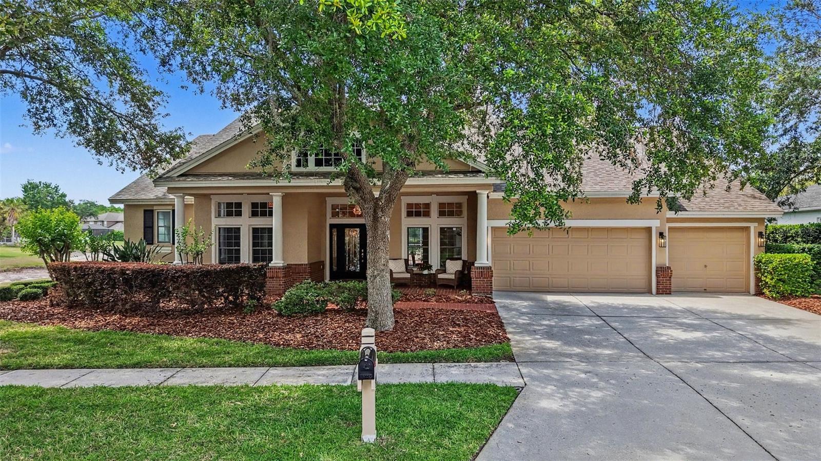 Single Family Residence in LUTZ, FL - Daniel Dourado