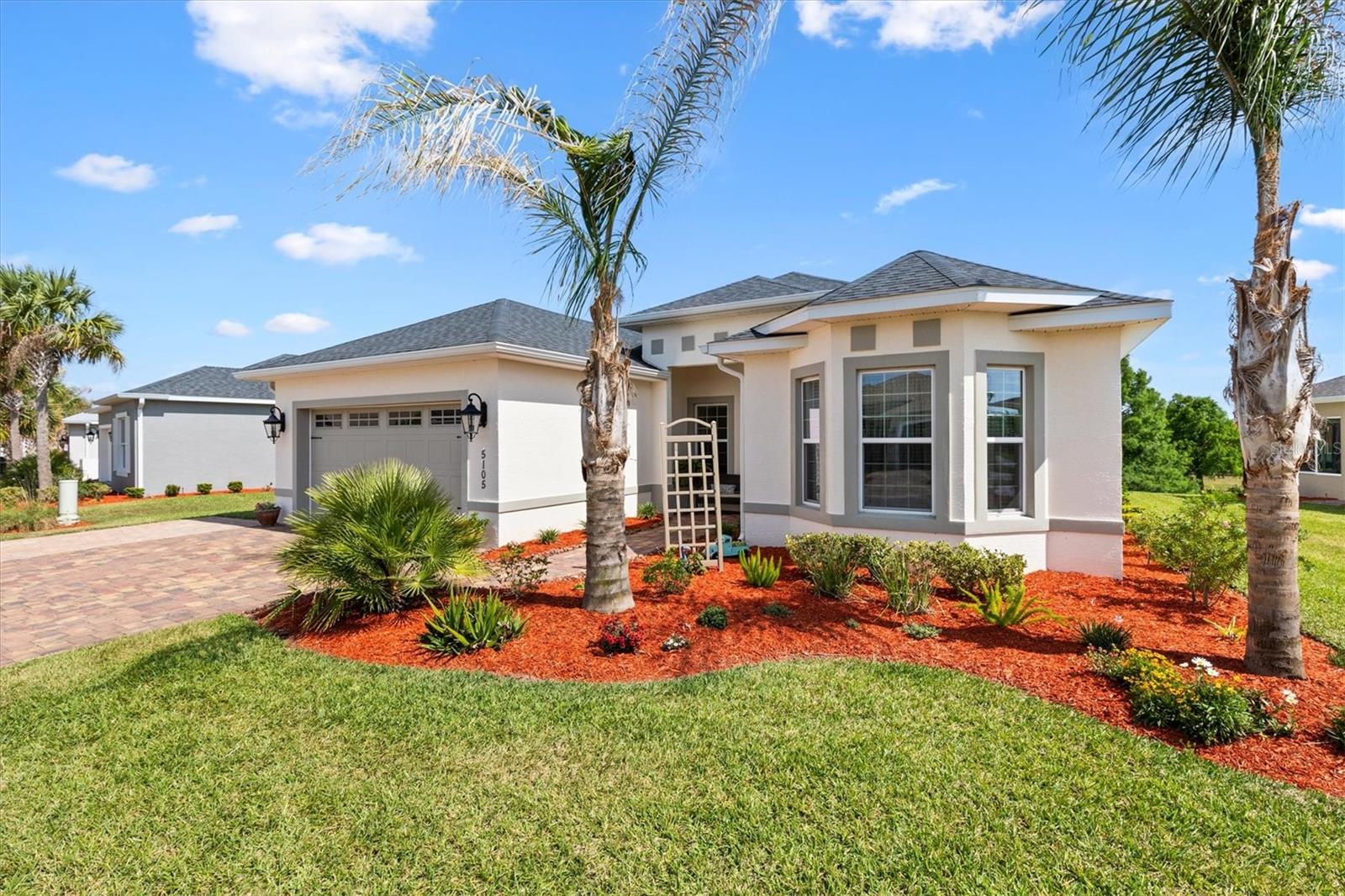 Single Family Residence in OXFORD, FL - Daniel Dourado