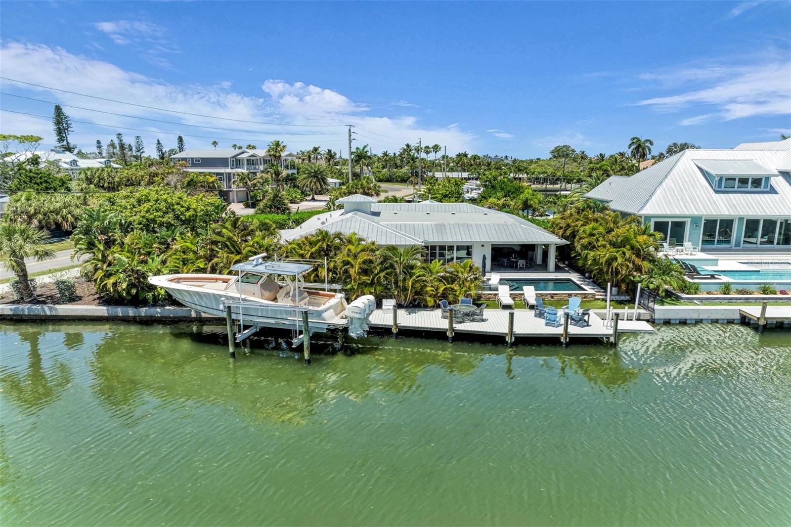 Single Family Residence em HOLMES BEACH, FL - Daniel Dourado
