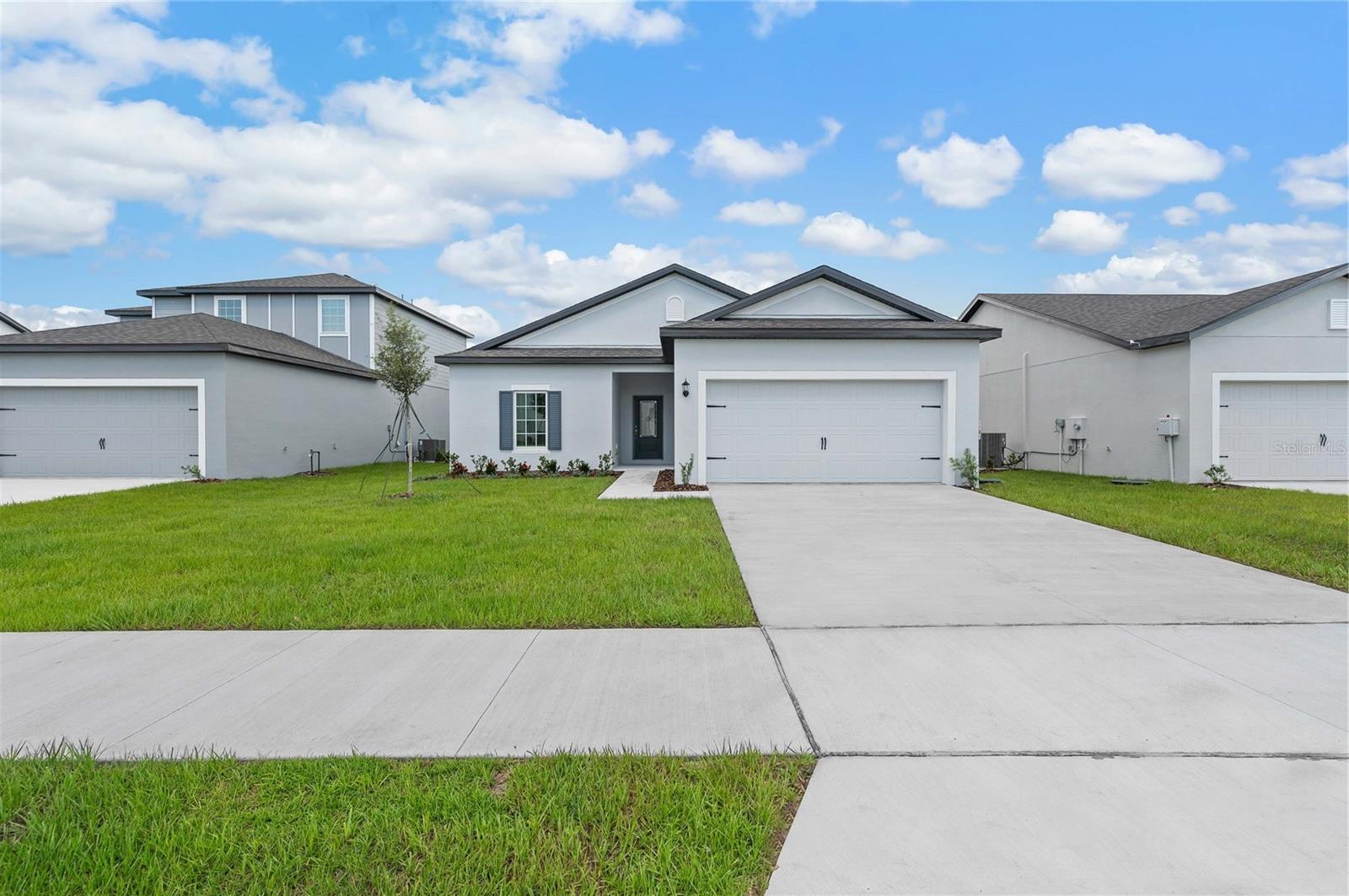 Single Family Residence in ASTATULA, FL - Daniel Dourado