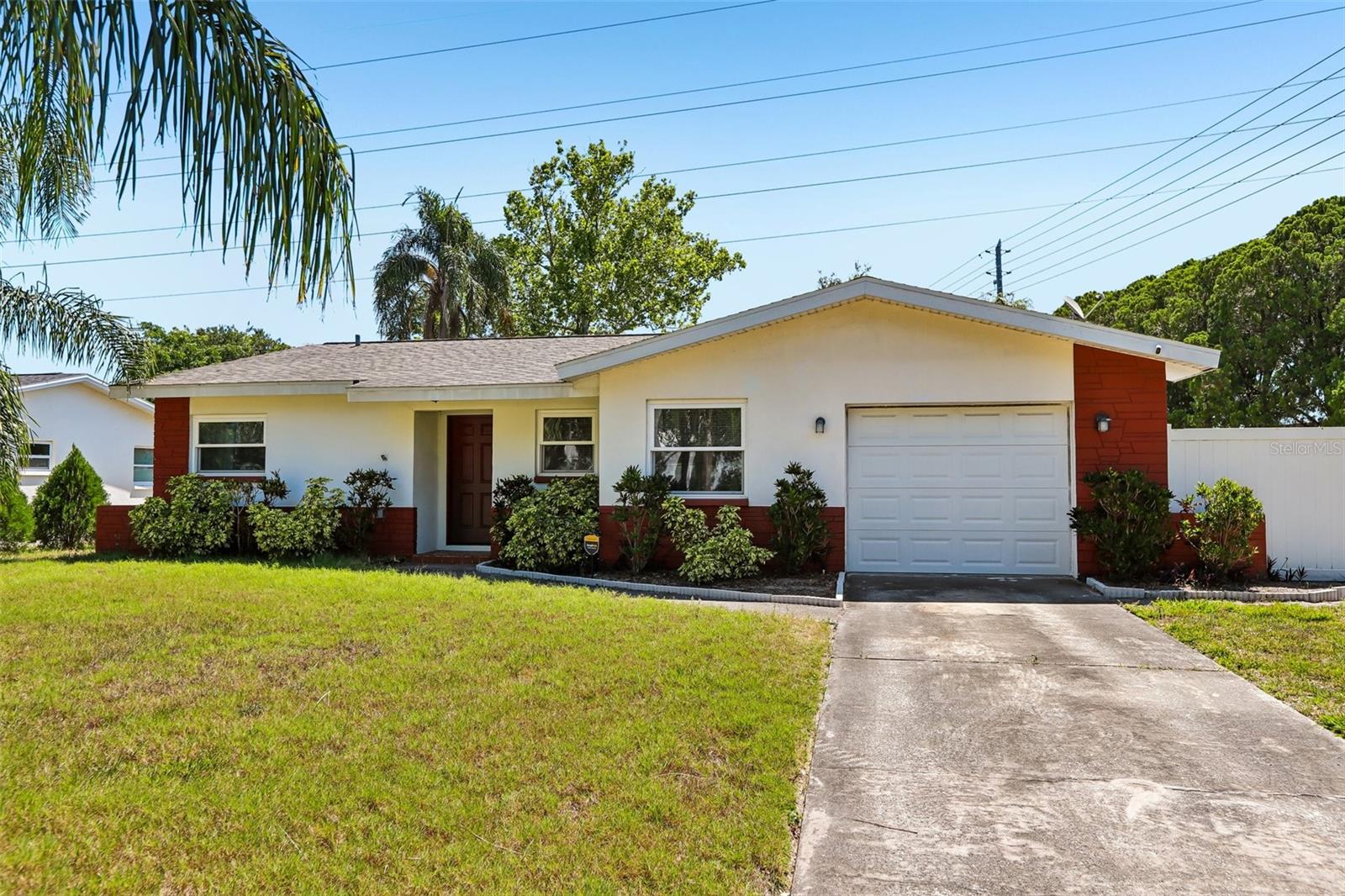 Single Family Residence in PALM HARBOR, FL - Daniel Dourado