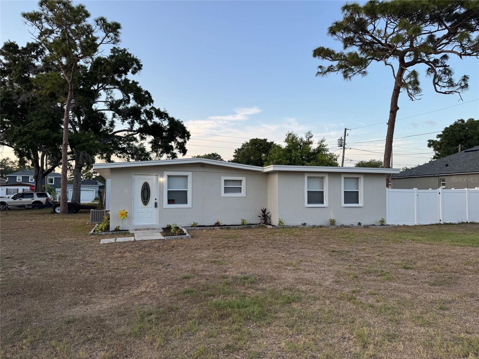 Single Family Residence em PINELLAS PARK, FL - Daniel Dourado