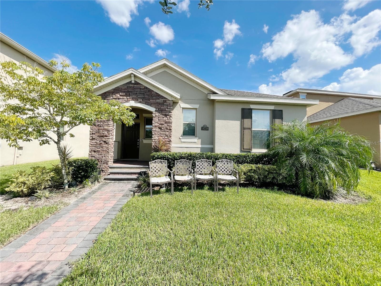 Single Family Residence in WINTER GARDEN, FL - Daniel Dourado