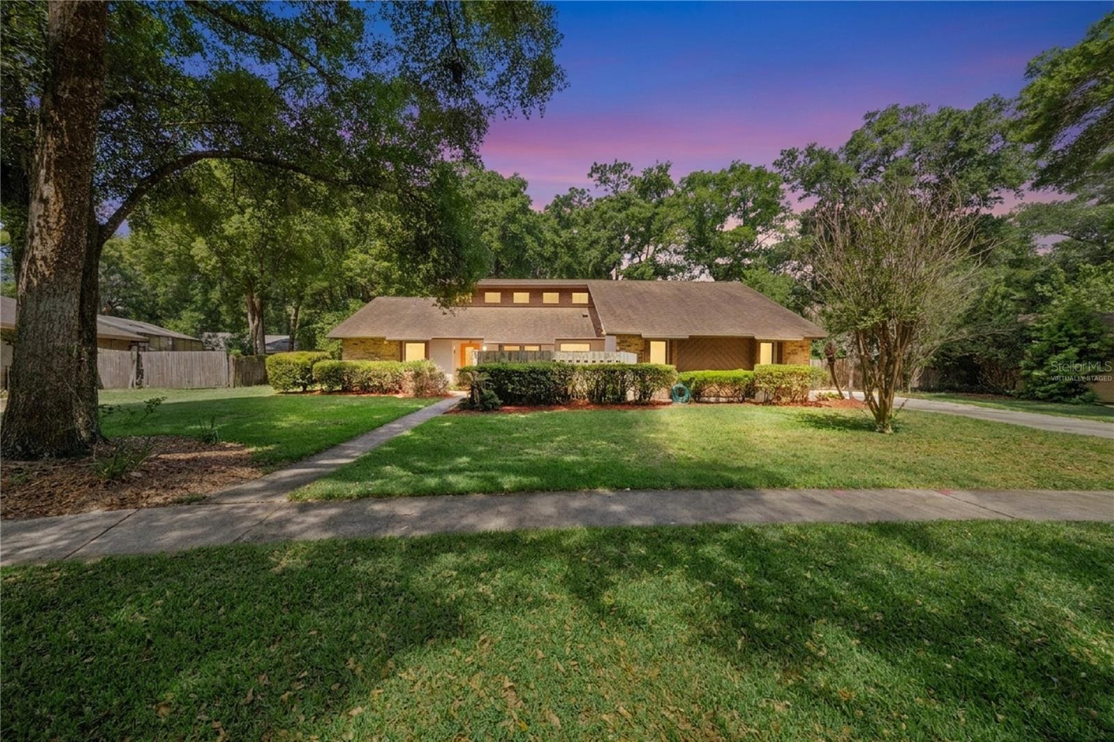 Single Family Residence in APOPKA, FL - Daniel Dourado