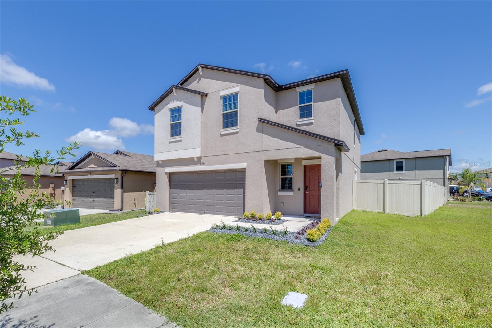 Single Family Residence in WESLEY CHAPEL, FL - Daniel Dourado