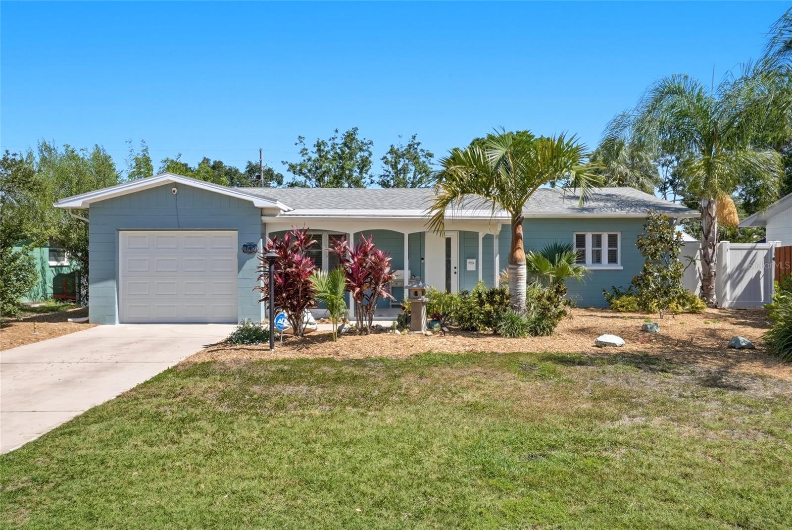 Single Family Residence em ST PETERSBURG, FL - Daniel Dourado