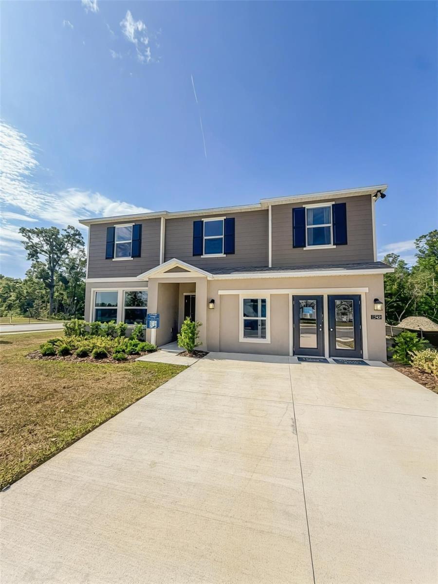 Single Family Residence in DELAND, FL - Daniel Dourado