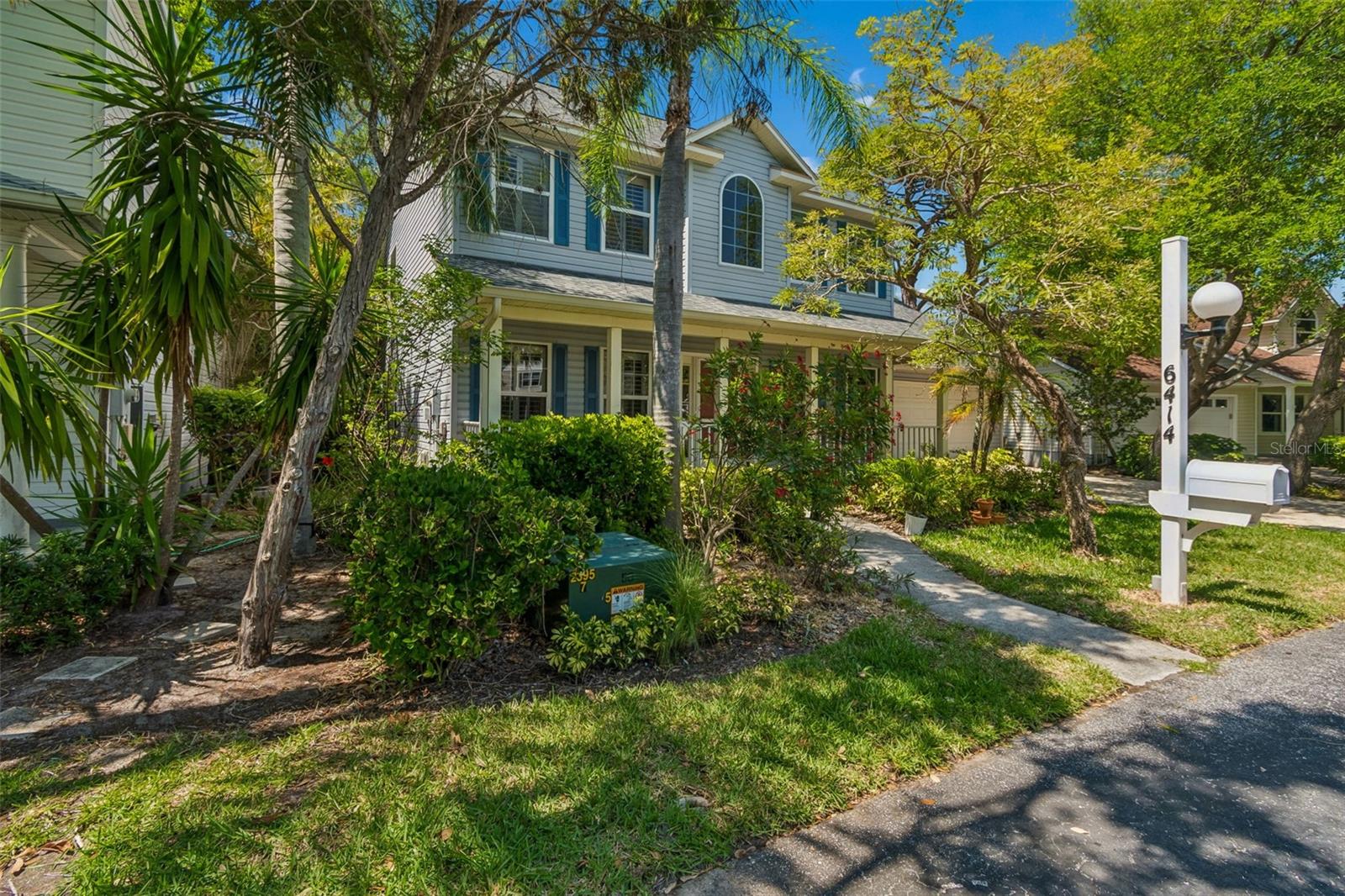 Single Family Residence in BRADENTON, FL - Daniel Dourado