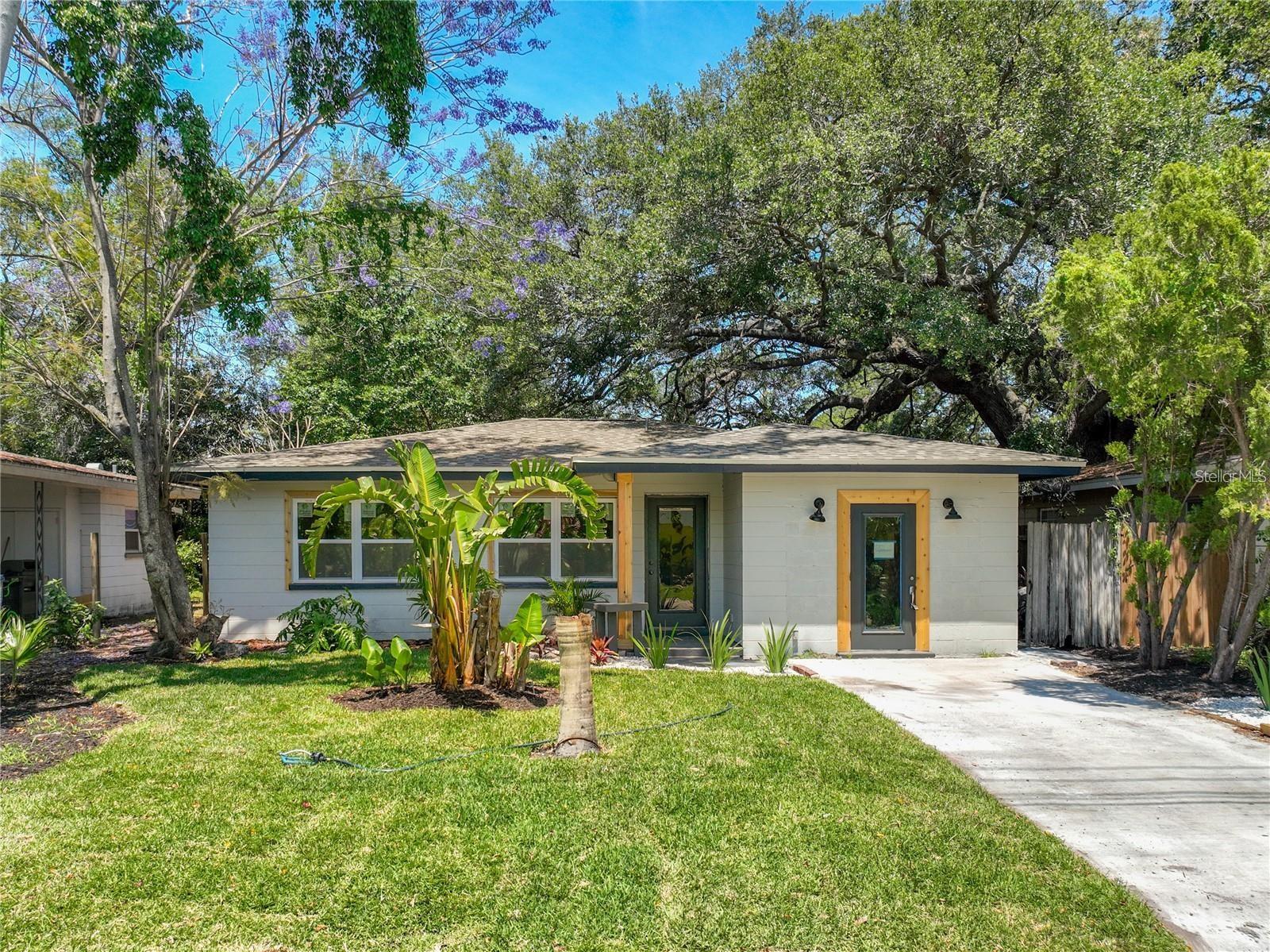 Single Family Residence em ST PETERSBURG, FL - Daniel Dourado