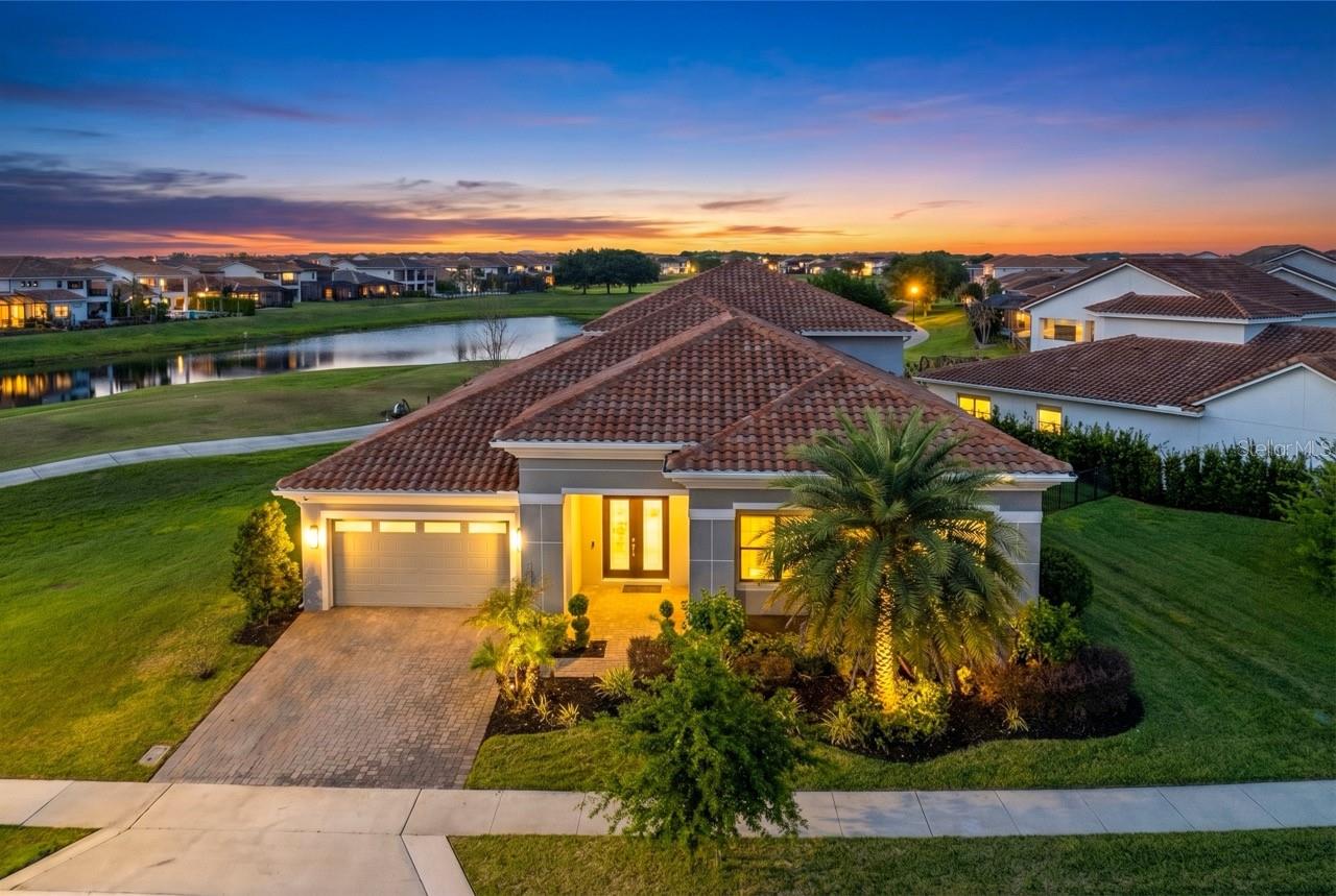 Single Family Residence in ORLANDO, FL - Daniel Dourado