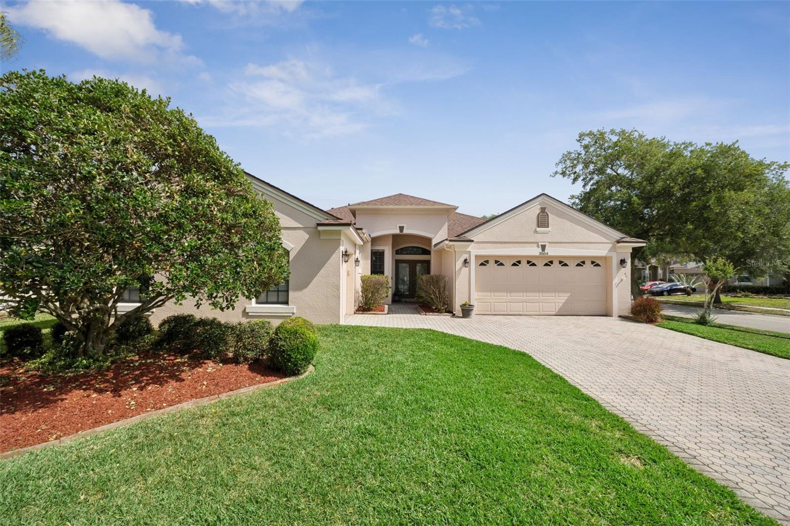 Single Family Residence in OVIEDO, FL - Daniel Dourado