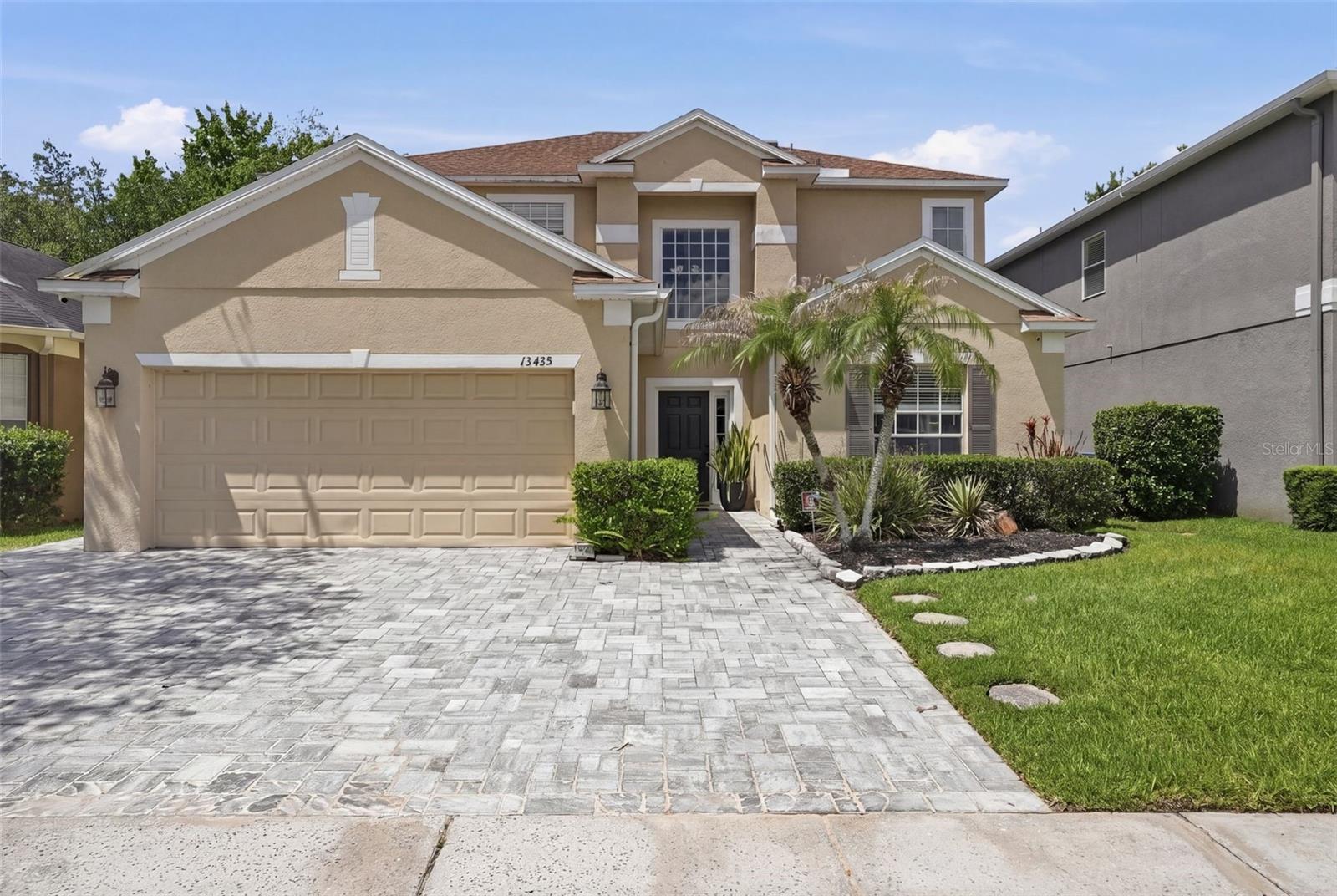 Single Family Residence in ORLANDO, FL - Daniel Dourado