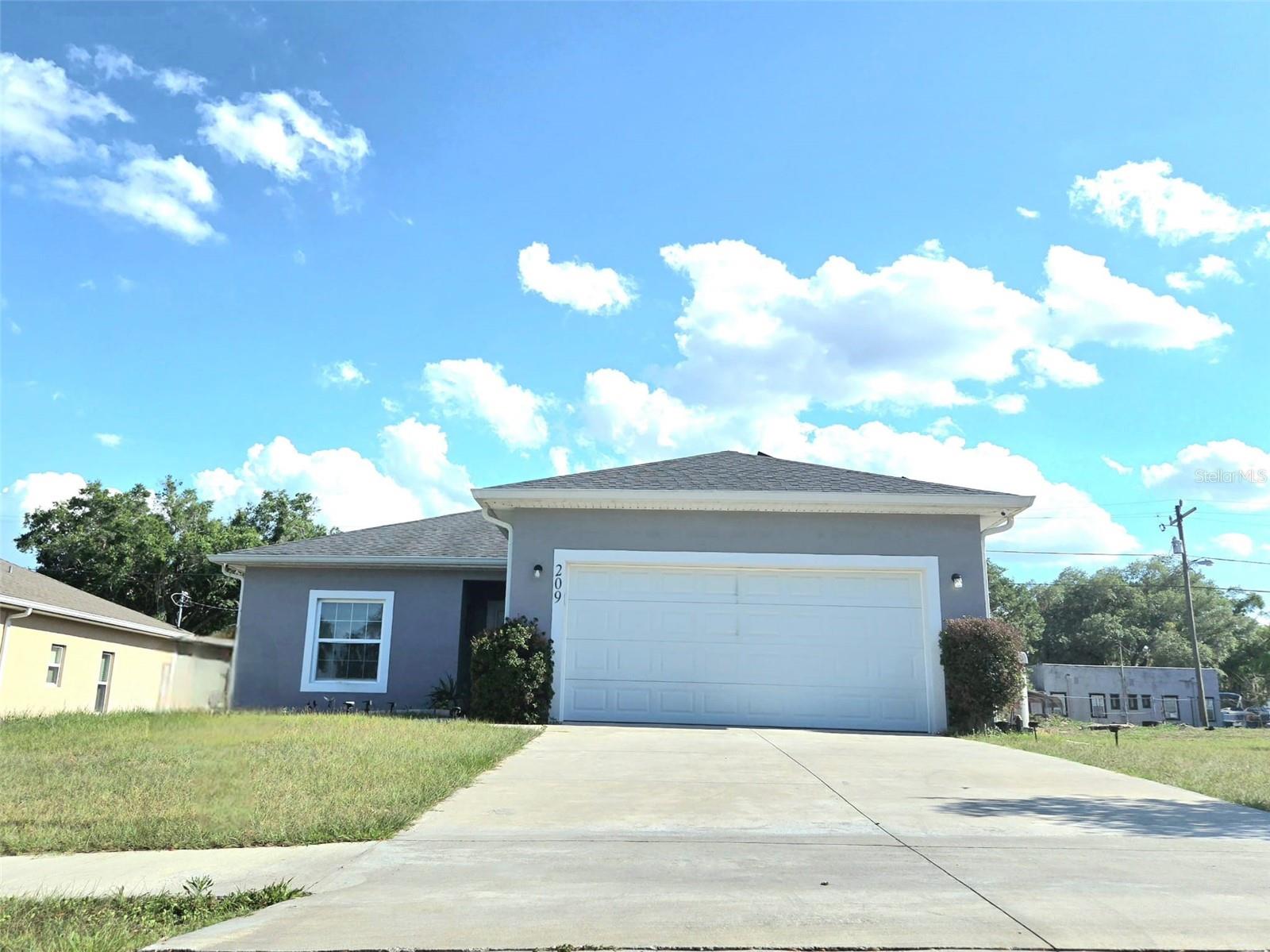 Single Family Residence in DAVENPORT, FL - Daniel Dourado