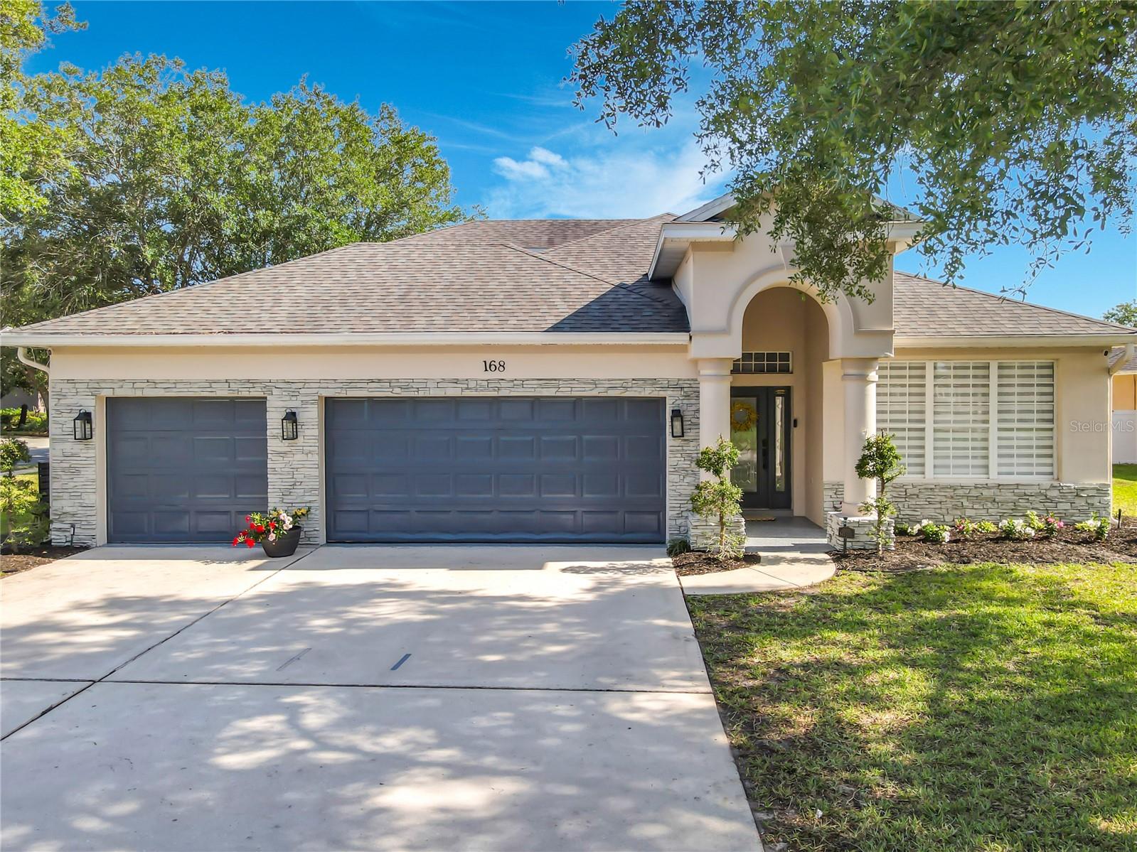 Single Family Residence in DEBARY, FL - Daniel Dourado