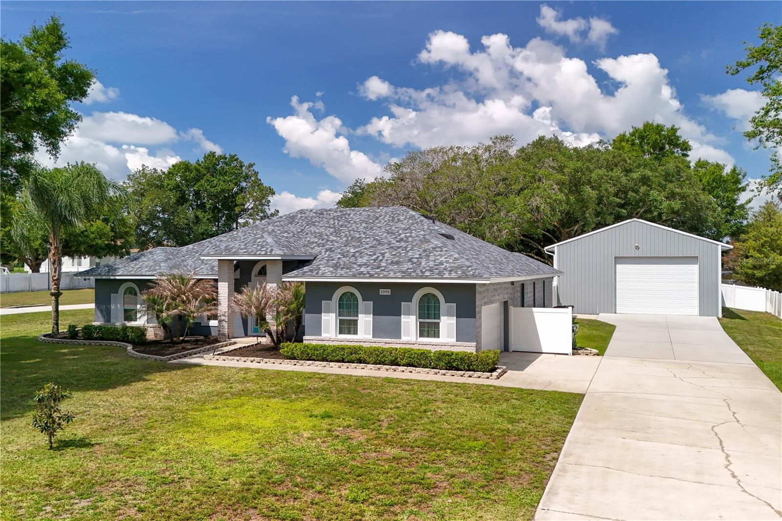 Single Family Residence in WINTER HAVEN, FL - Daniel Dourado