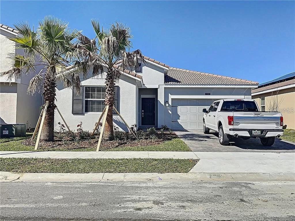 Single Family Residence in DAVENPORT, FL - Daniel Dourado