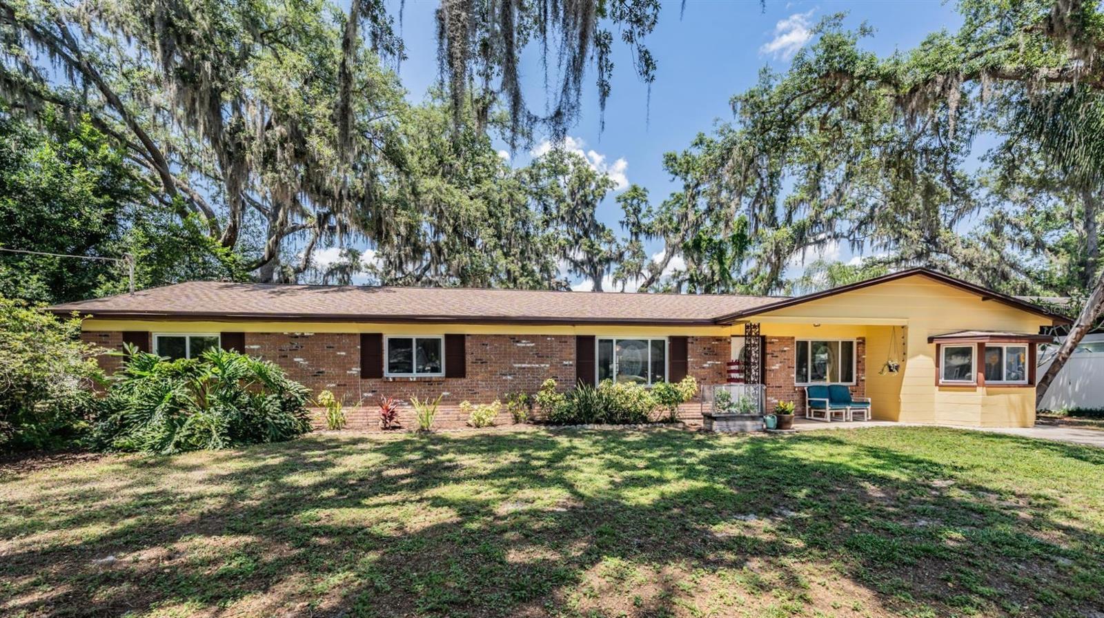 Single Family Residence in LUTZ, FL - Daniel Dourado