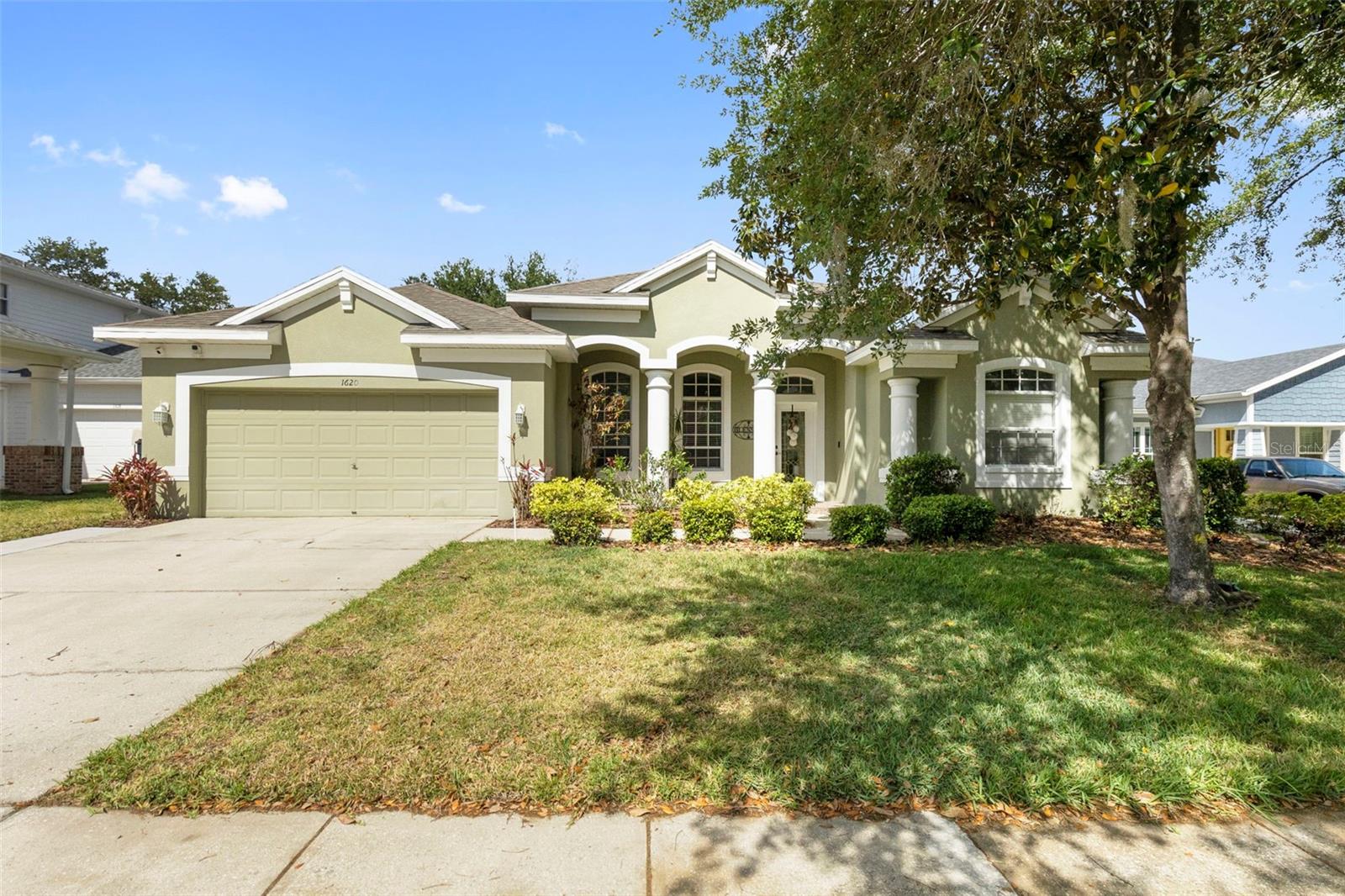 Single Family Residence in VALRICO, FL - Daniel Dourado